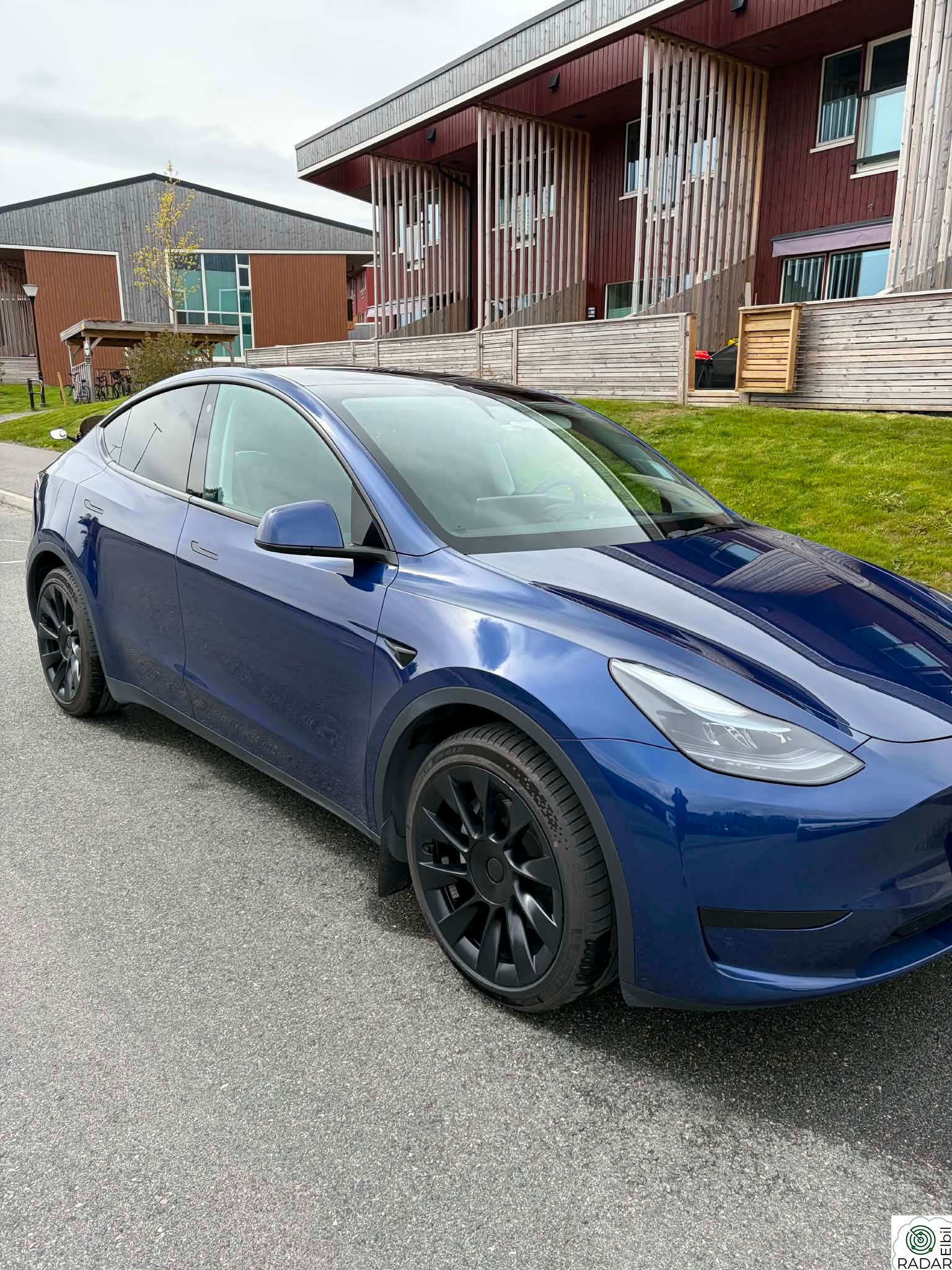 TESLA Model Y Standard Range RWD
