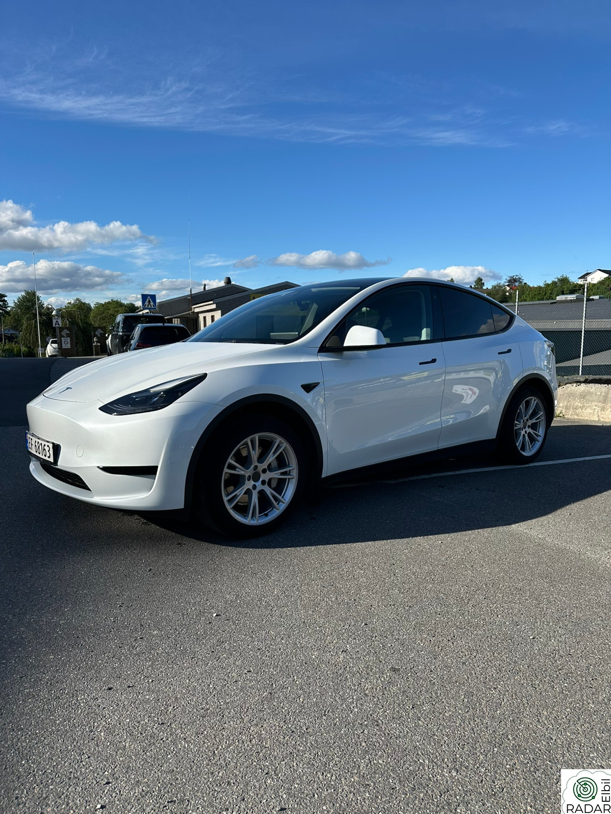 TESLA Model Y Standard Range RWD/Hengerfeste/sommer-og vinterdekk