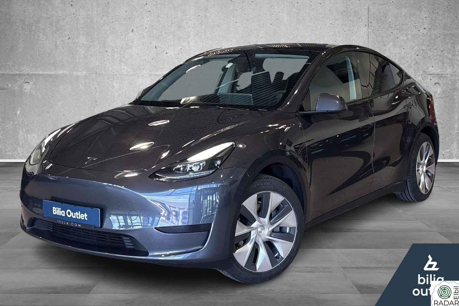 TESLA Model Y Standard Range RWD Autopilot Panorama ++