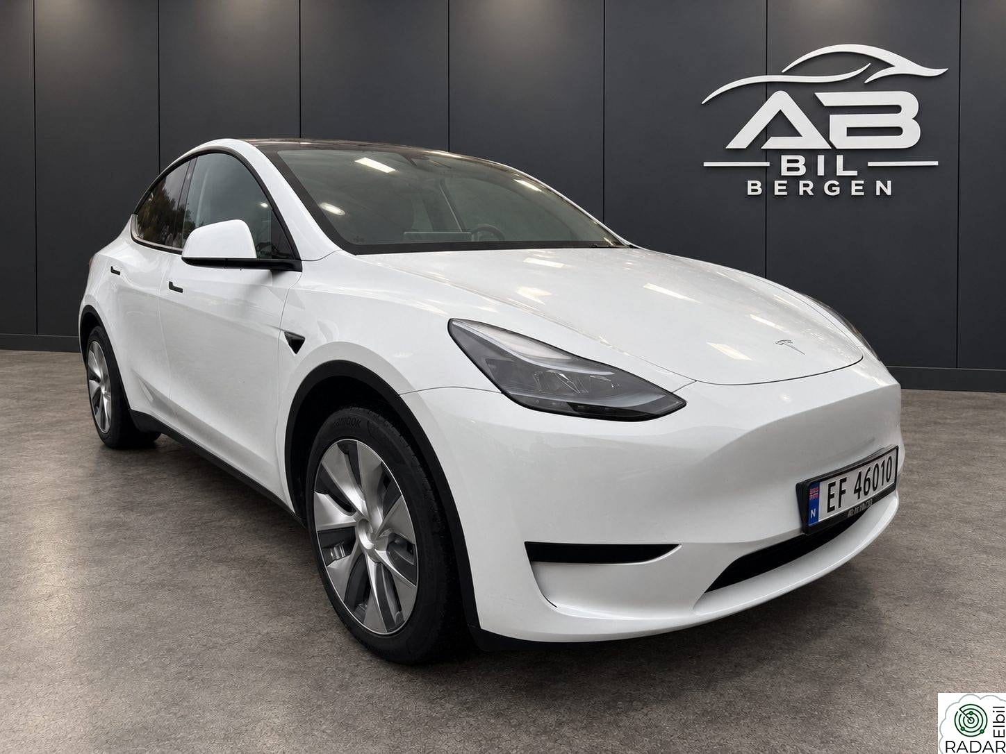 TESLA Model Y 455KM | Norsk/Garanti | H.feste/V.pumpe/Premium/HW3++
