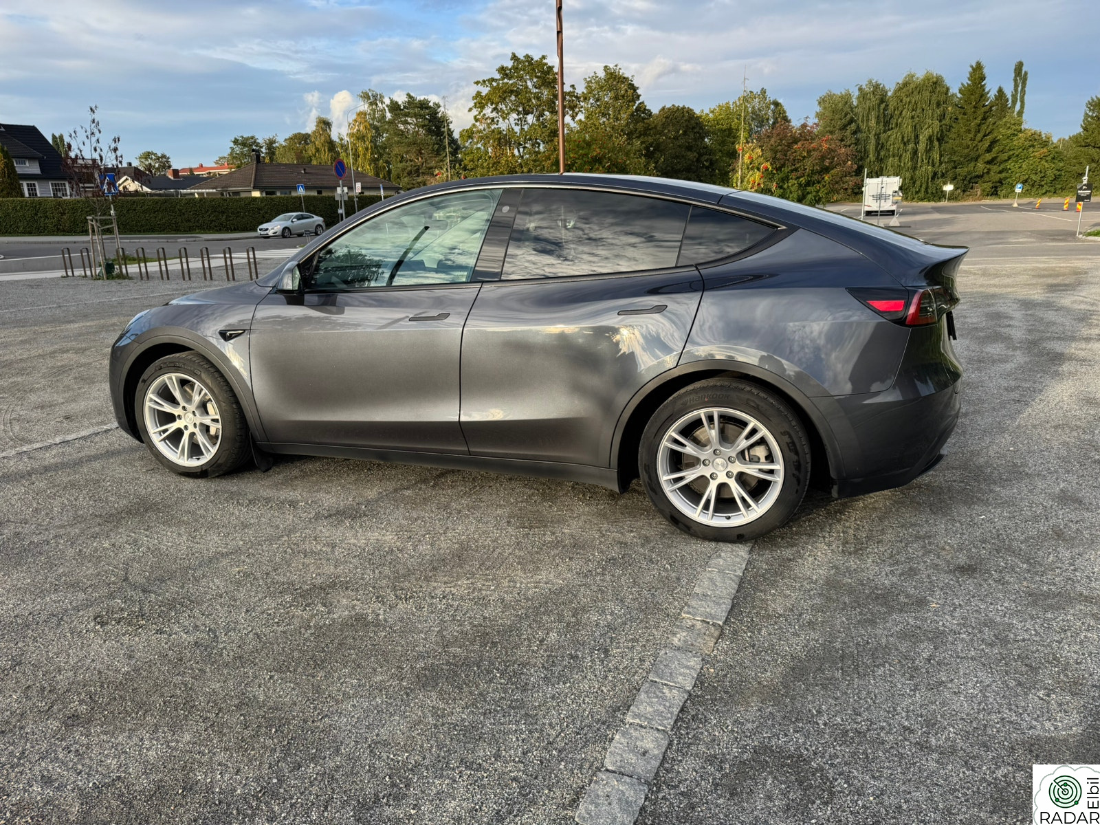 TESLA Model Y Standard Range RWD
