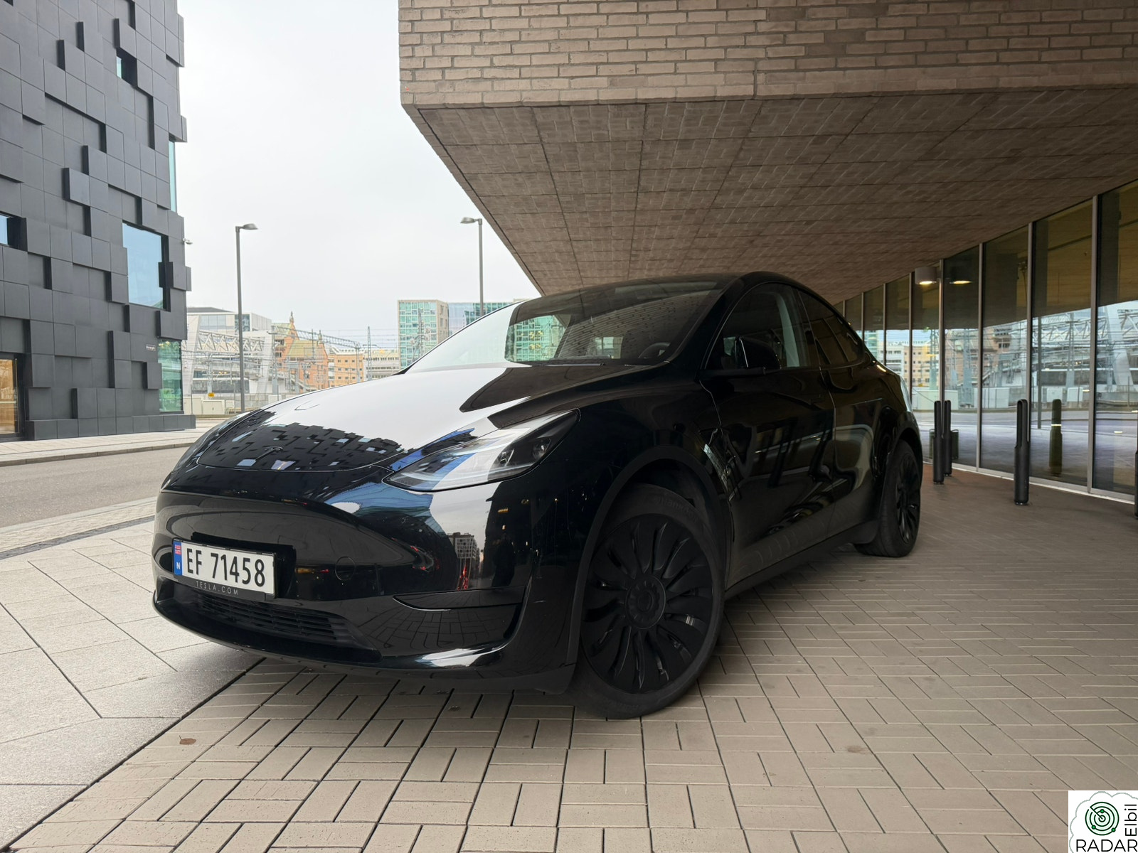 TESLA Model Y Standard Range RWD