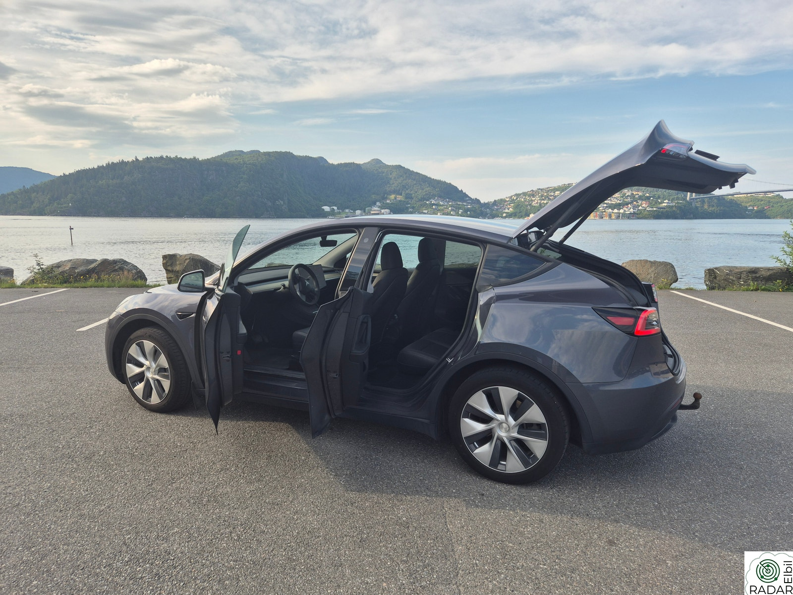 TESLA Model Y Standard Range RWD