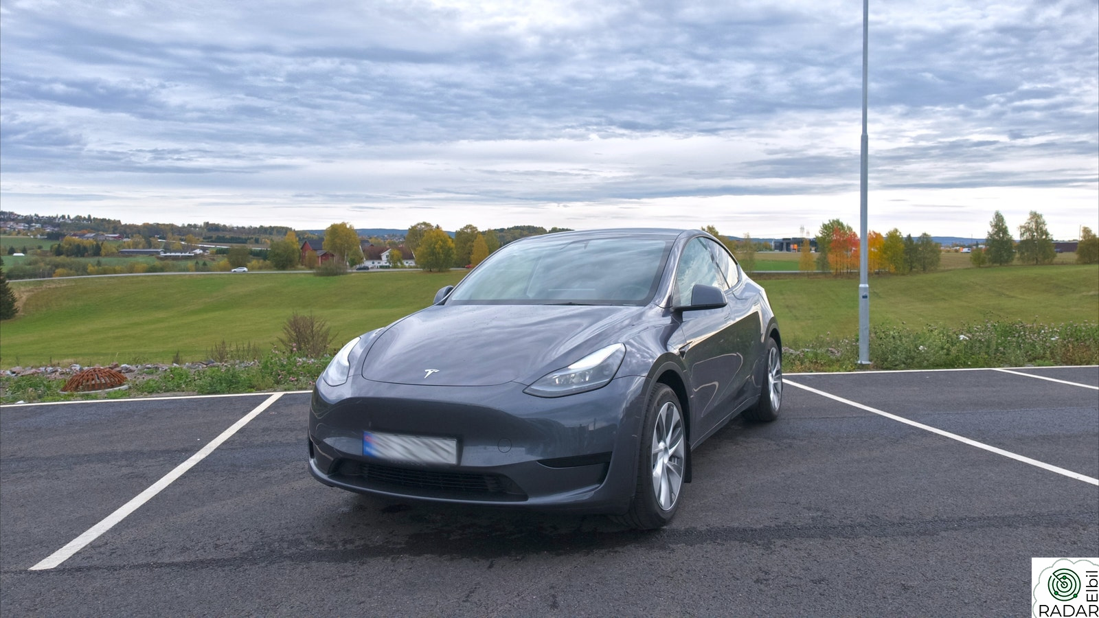 TESLA Model Y Standard Range RWD/Hengerfeste/Garanti/Premium/S+V