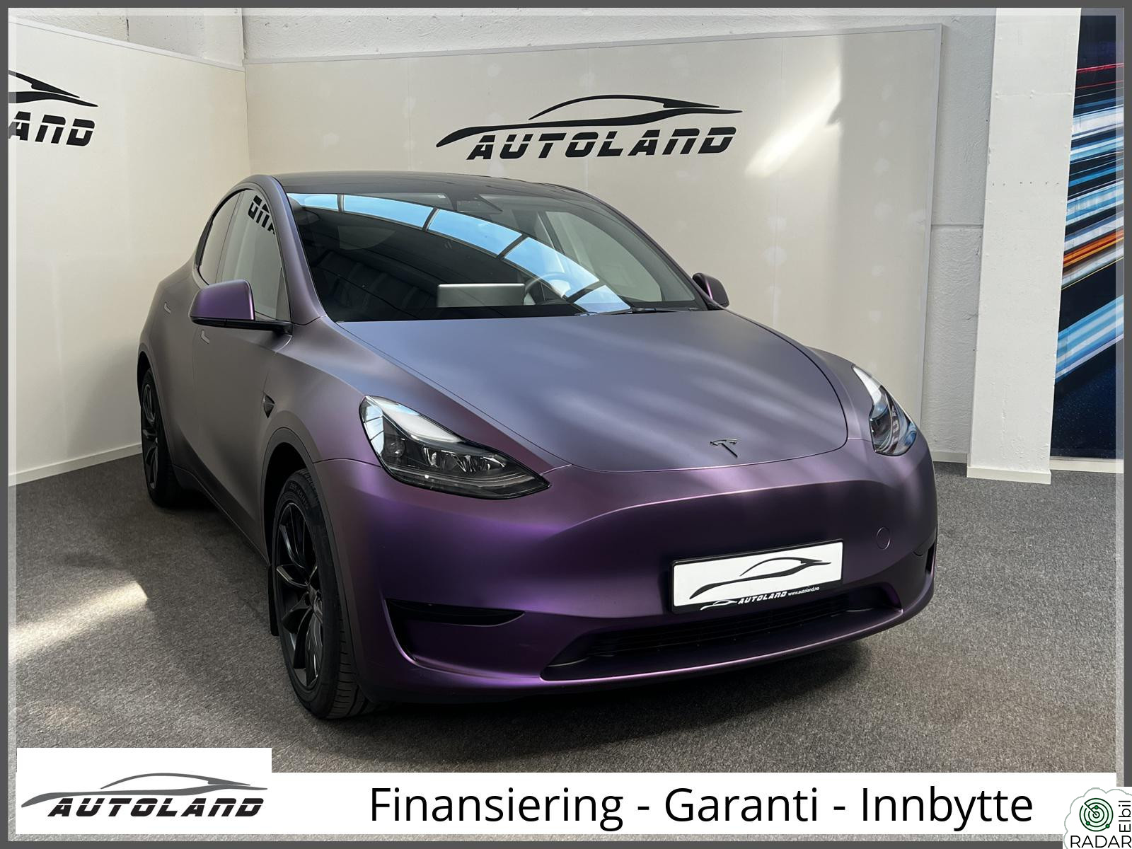 TESLA Model Y SR RWD Hengerfeste Premium lyd