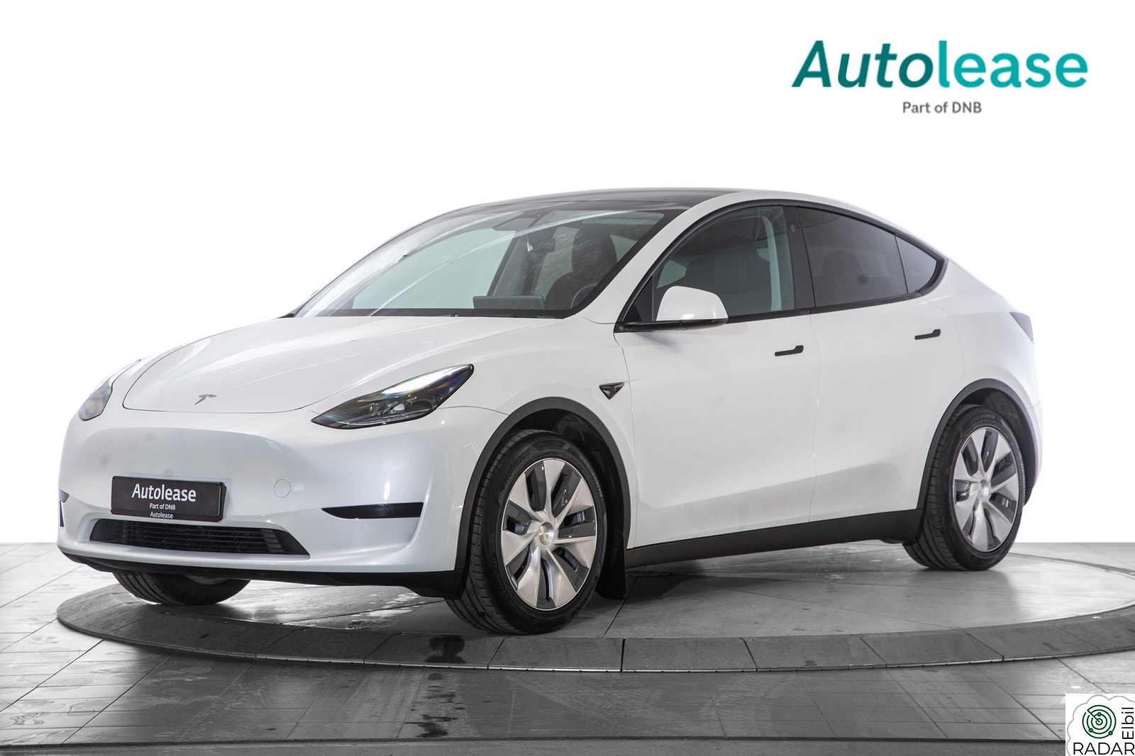 TESLA Model Y Standard Range RWD, Krok ACC Panorama Veganskinn++,