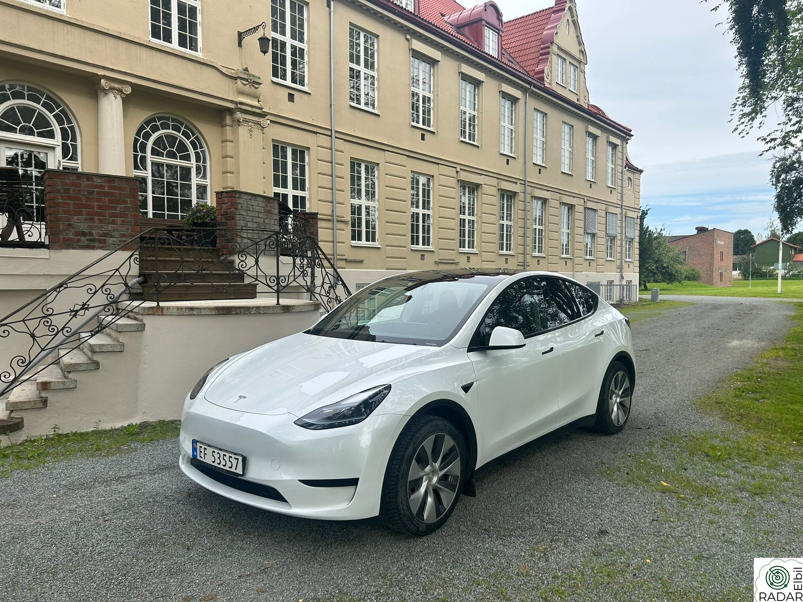TESLA Model Y Standard Range RWD