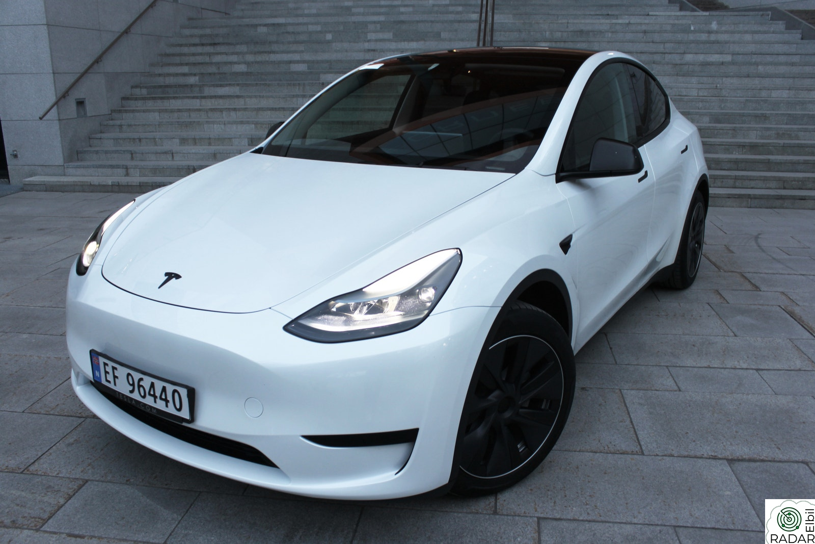 TESLA Model Y Nybilgaranti/EU2027/Glasstak/Hengerfeste/Autopilot++