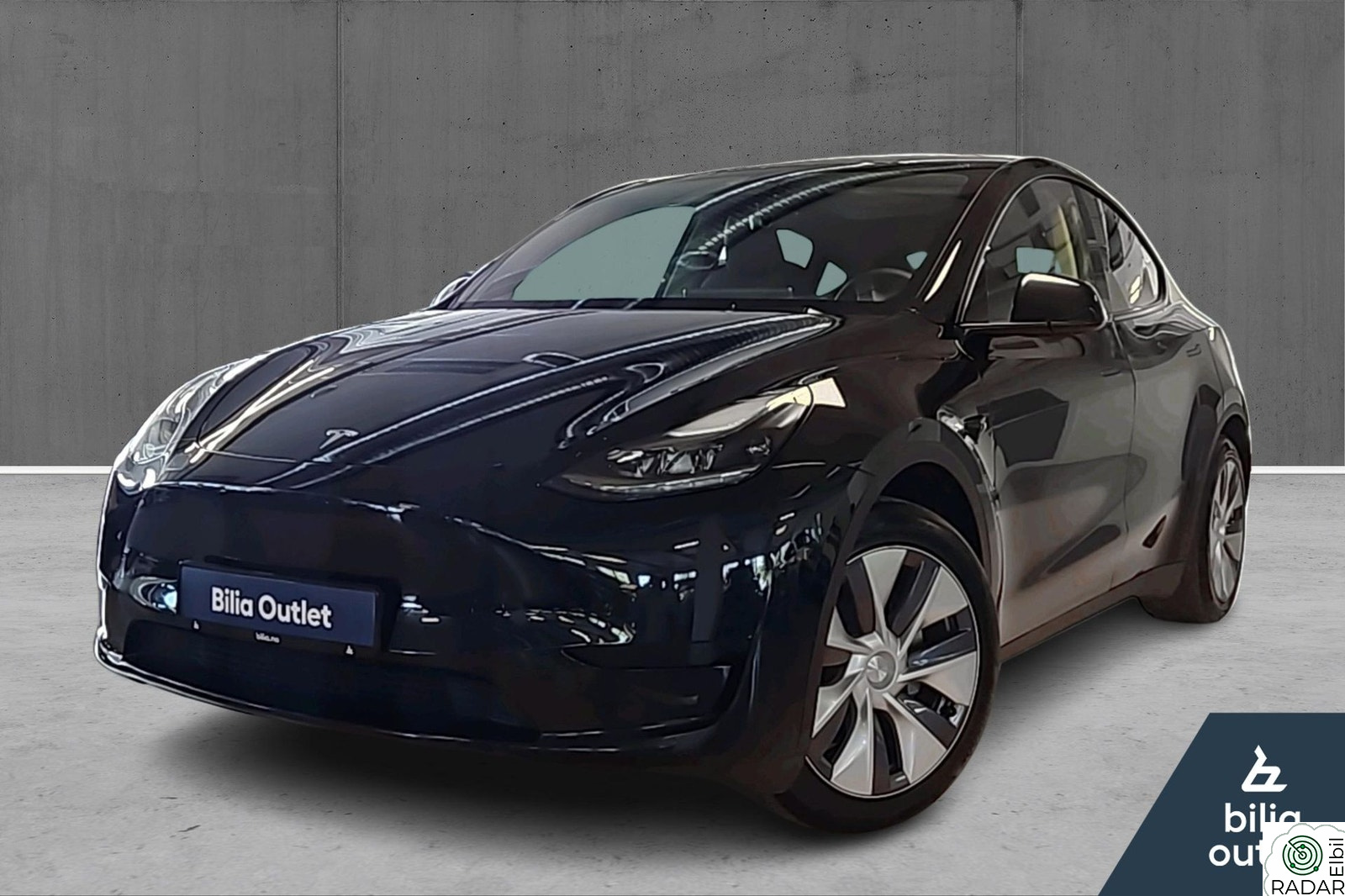 TESLA Model Y Standard Range RWD Hengerfeste