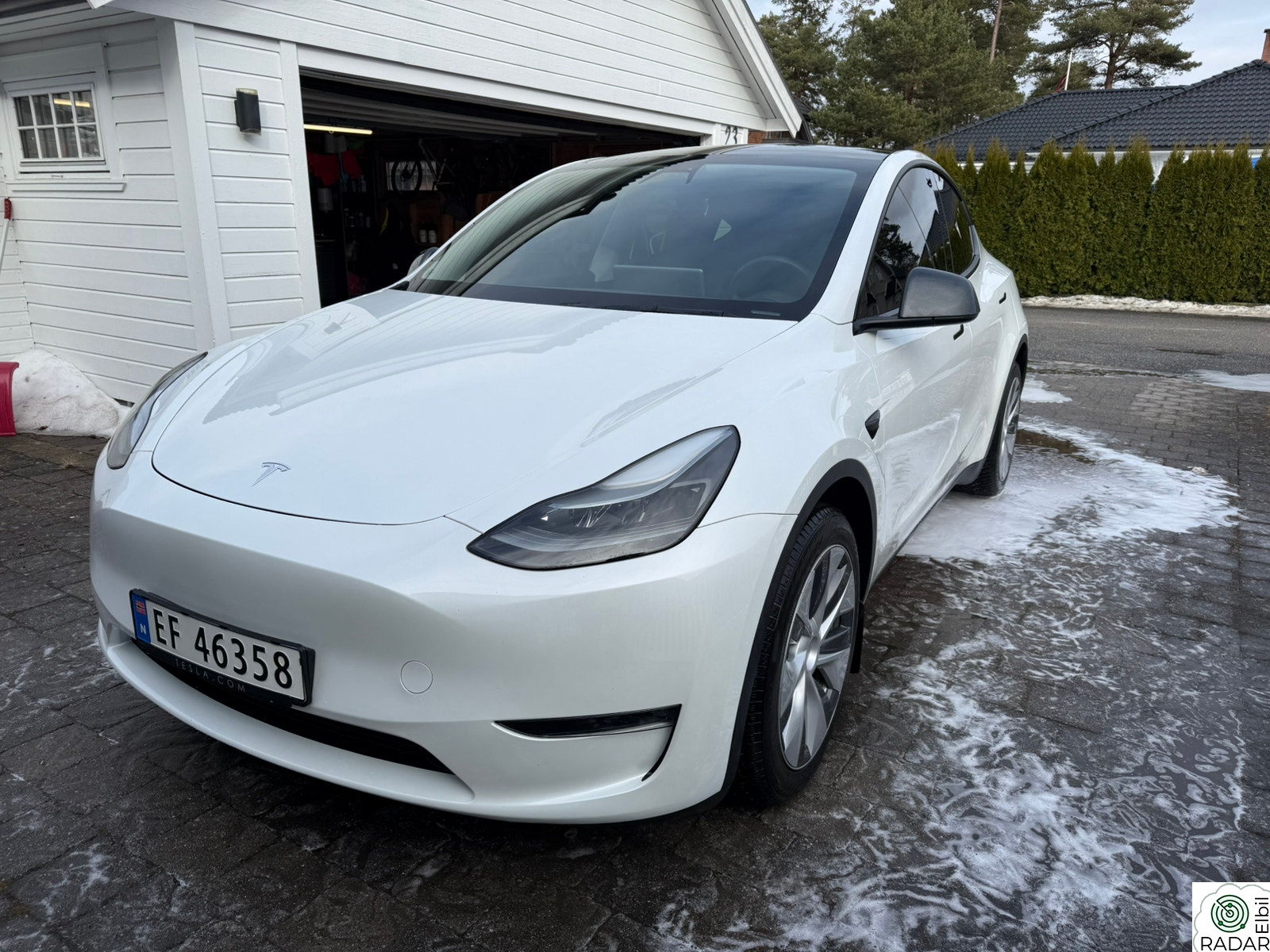TESLA Model Y Long Range AWD, Meget pen
