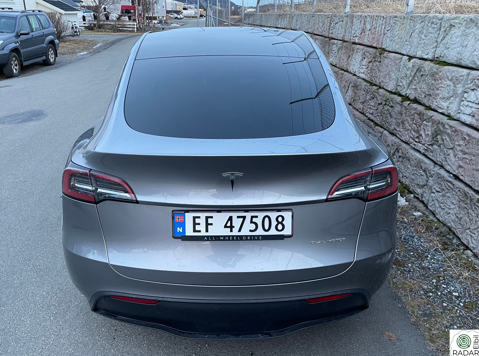 TESLA Model Y Long Range/Quicksilver/AWD/Autopilot/Hengerfeste