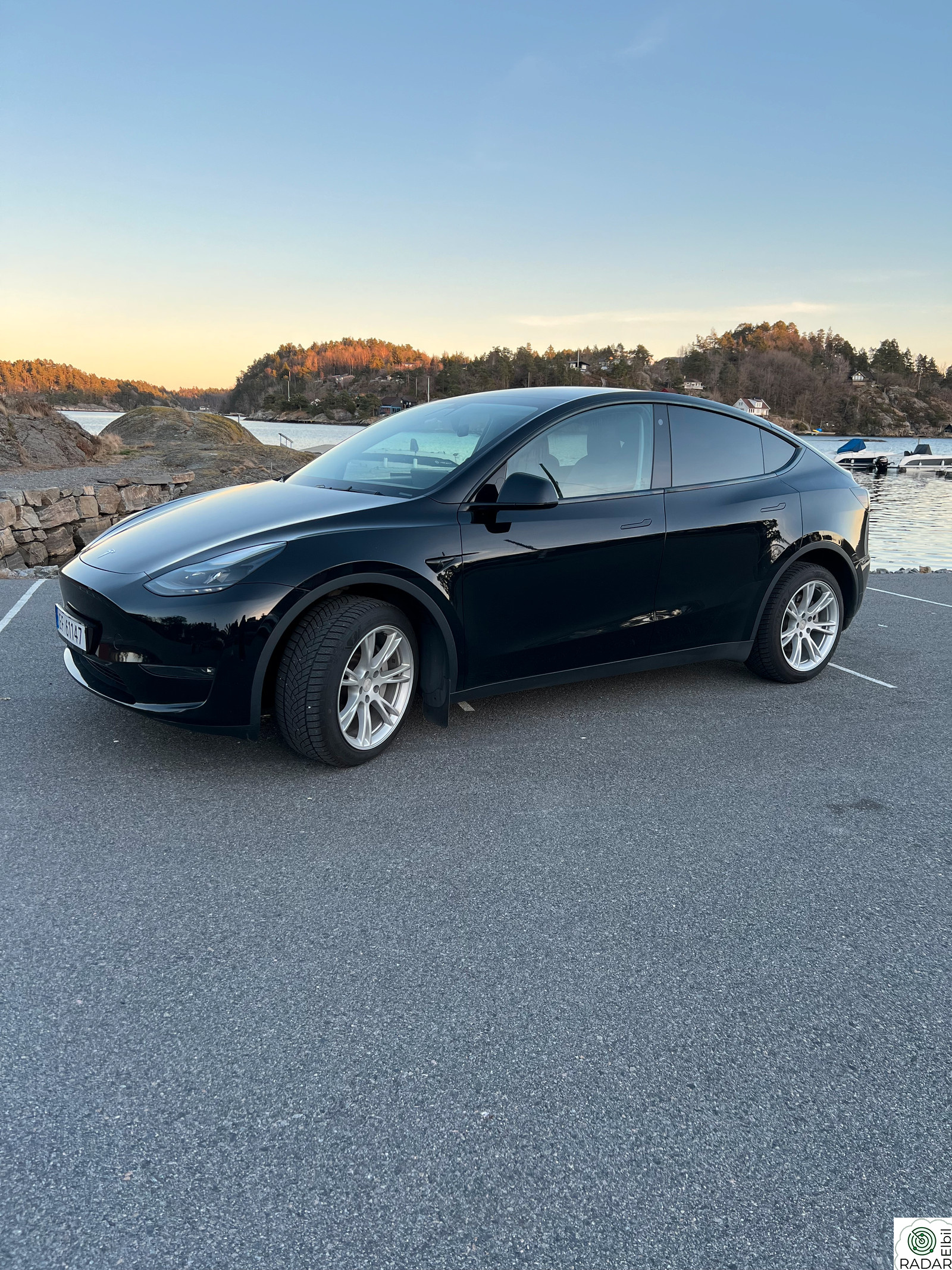 TESLA Model Y Long Range AWD | Autopilot | S+V-hjul