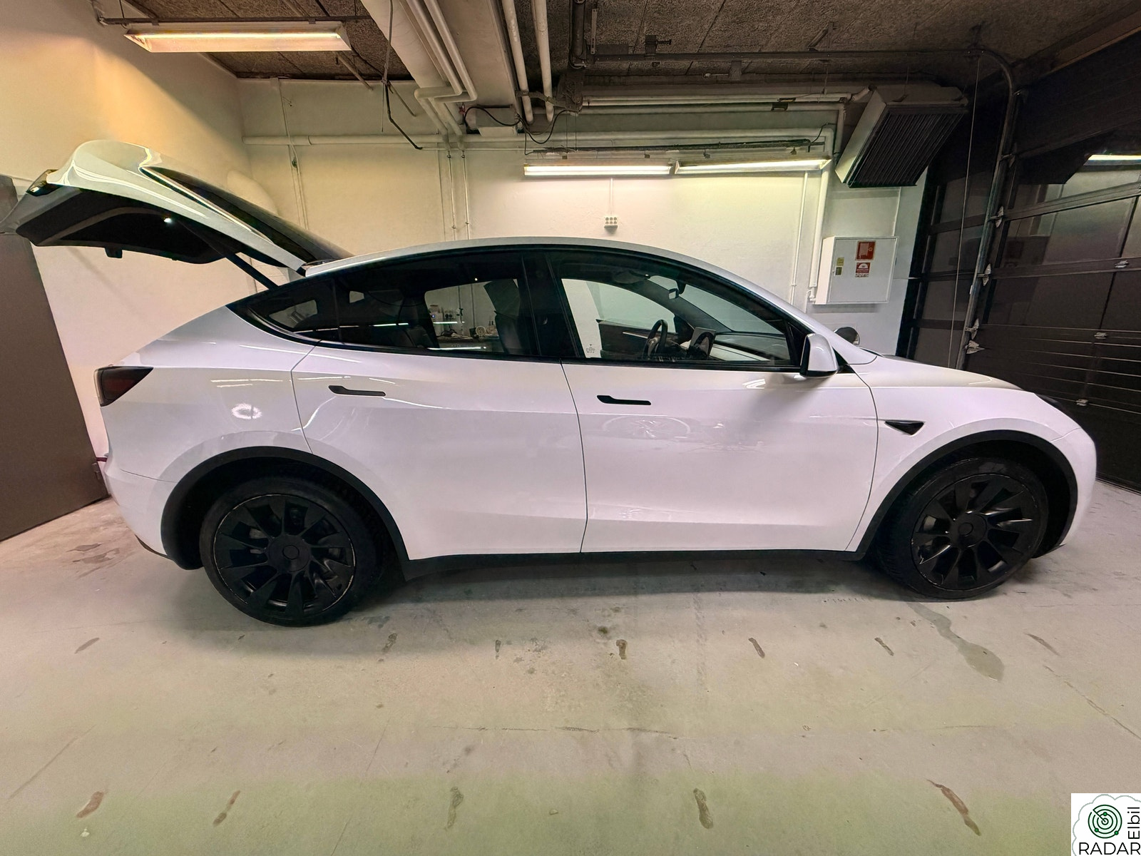 TESLA Model Y Tesla Model Y LR AWD 2023 m/2 hjulsett