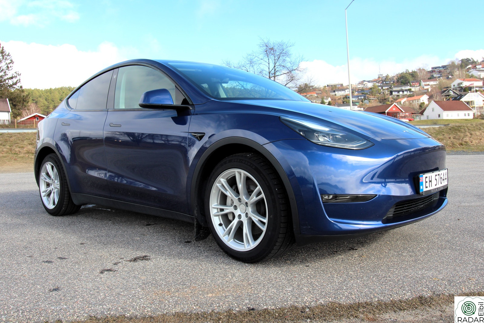 TESLA Model Y Long Range AWD | Autopilot | Hengerfeste | S+V-hjul