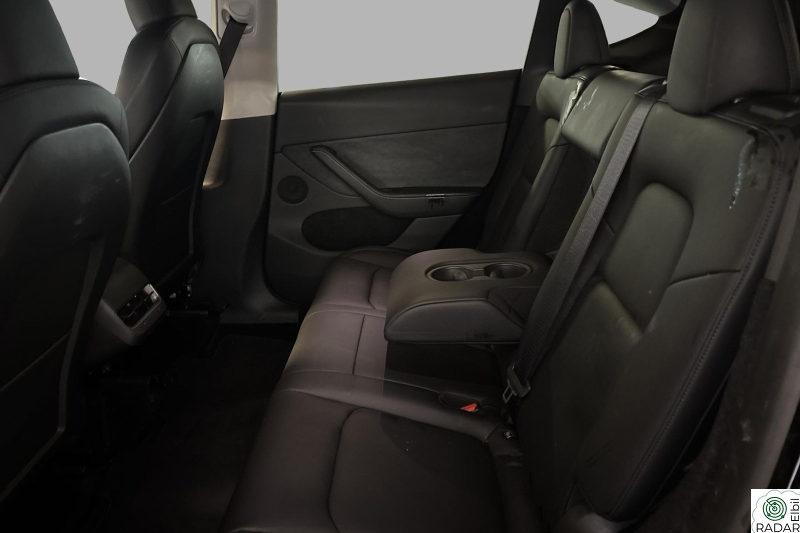 TESLA Model Y Long Range AWD Premium Hengerfeste