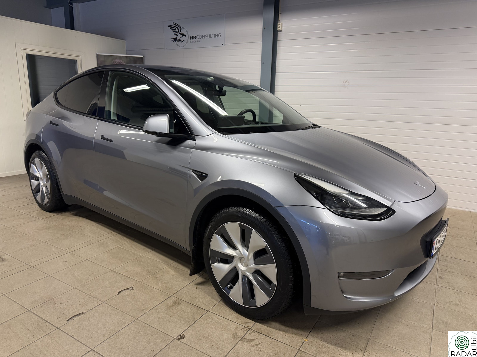 TESLA Model Y Long Range AWD/HENGERFESTE/EU TIL 2028/1 EIER