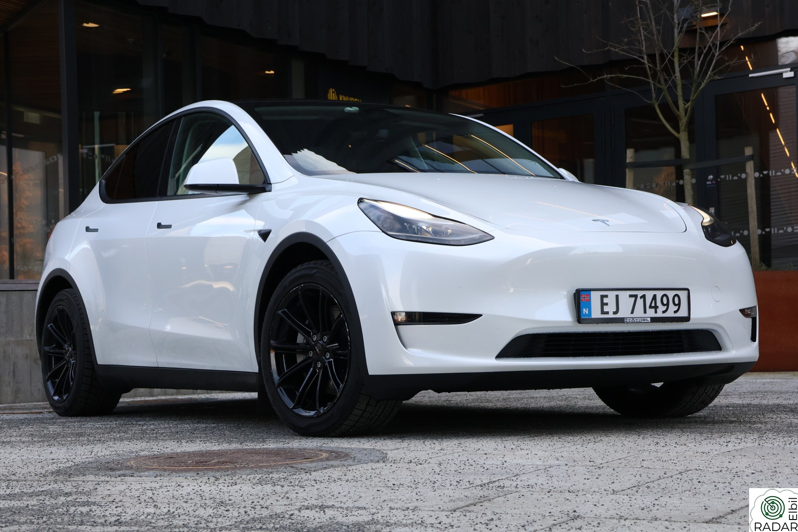 TESLA Model Y LONG RANGE AWD 7-SETER - GARANTI!