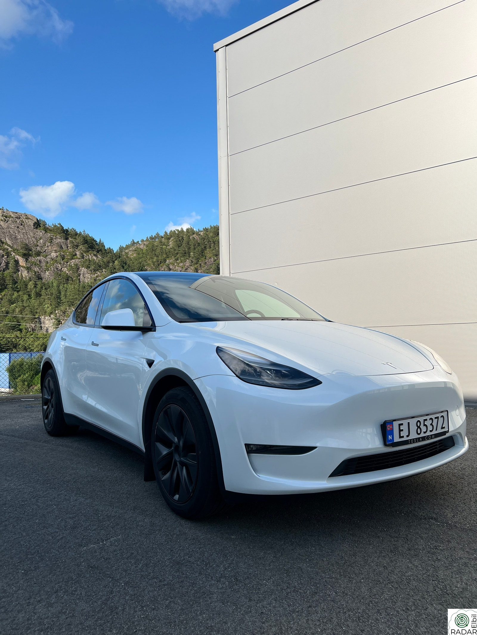 TESLA Model Y Long Range AWD / BERLIN / DUAL MOTOR