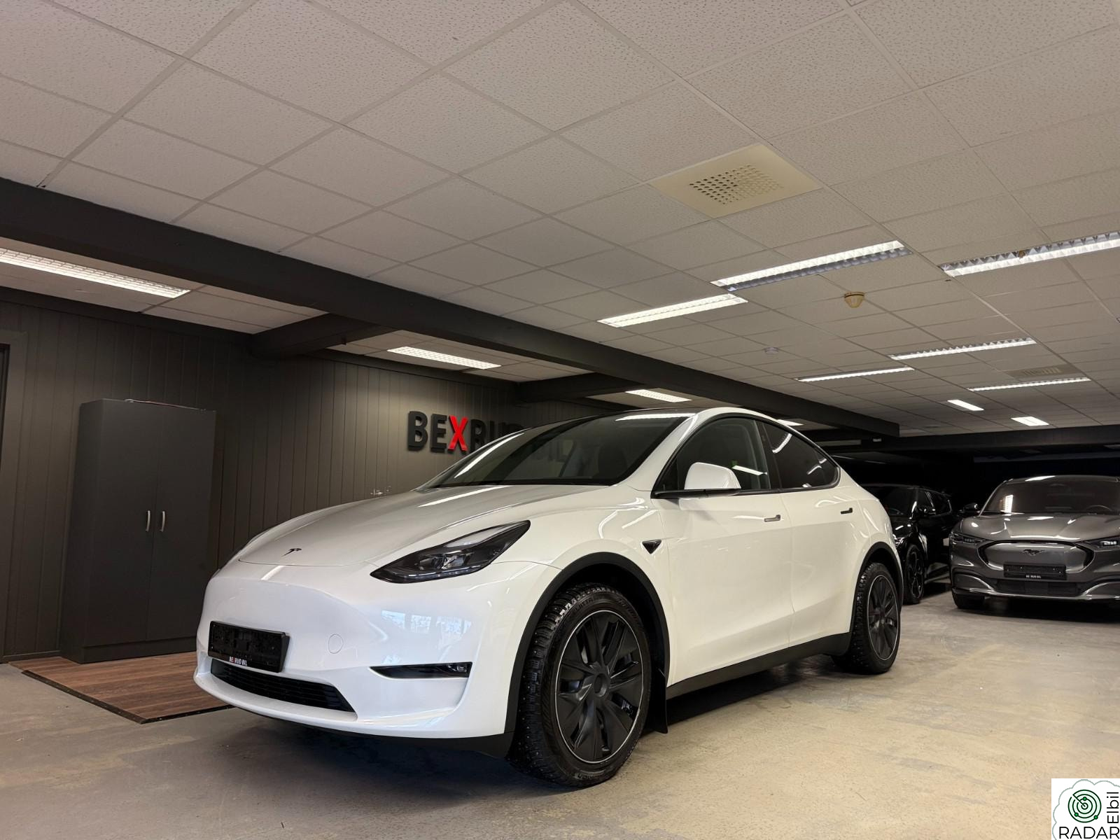 TESLA Model Y Long Range,AWD,Hengerfeste,Reg12.12.24,V.pumpe,533km