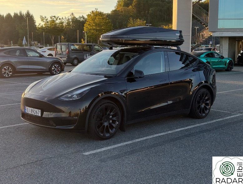 TESLA Model Y Long Range AWD 7-s.