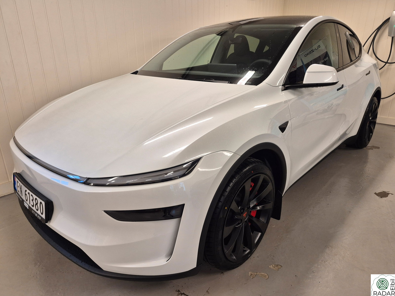 TESLA Model Y LR/AWD/Juniper/Premium/20"/AP/Spoiler/Røde calipere