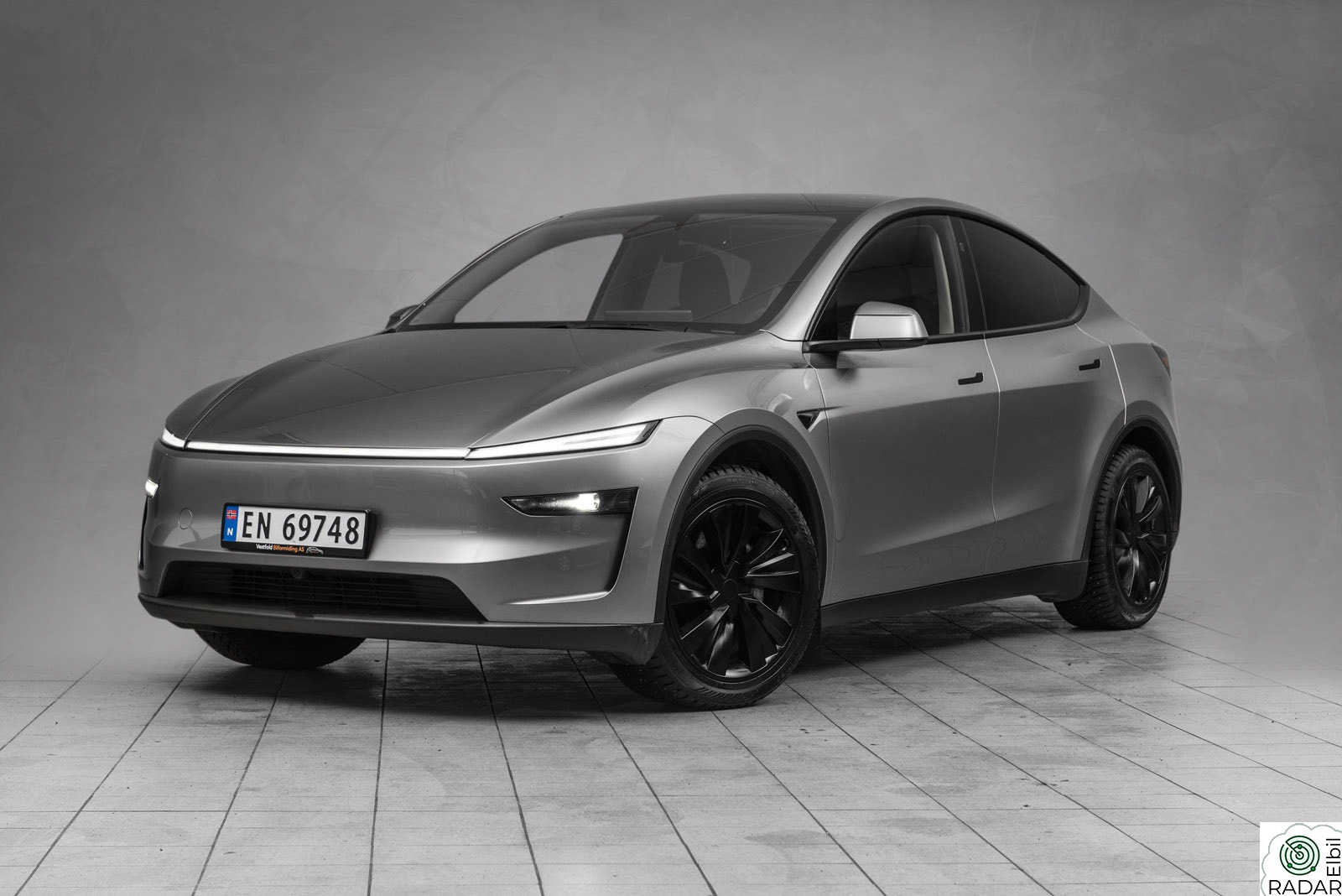 TESLA Model Y LONG RANGE AWD JUNIPER/600KM/PANO/360/KROK/19+19!