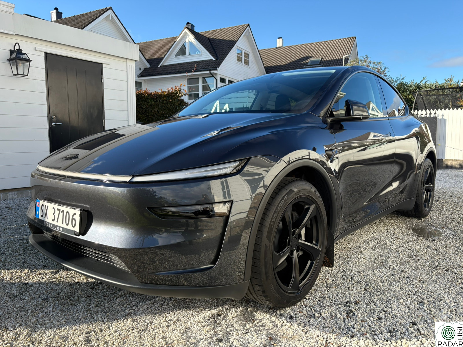 TESLA Model Y Long R AWD Juniper 2025 | Hengerfeste & vinterhjul