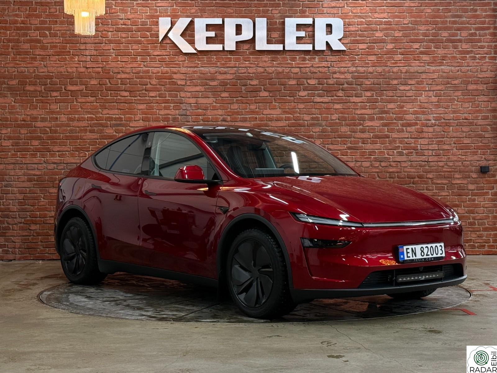 TESLA Model Y LR, FSD, Hengerfeste, Ledbar, Lakkforsegling ++