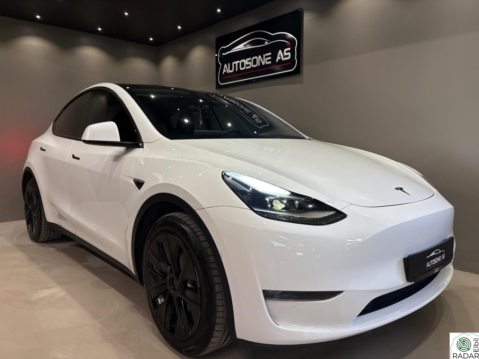 TESLA Model Y Long Range / AWD / Hengerfeste / FSD / Premium / +++