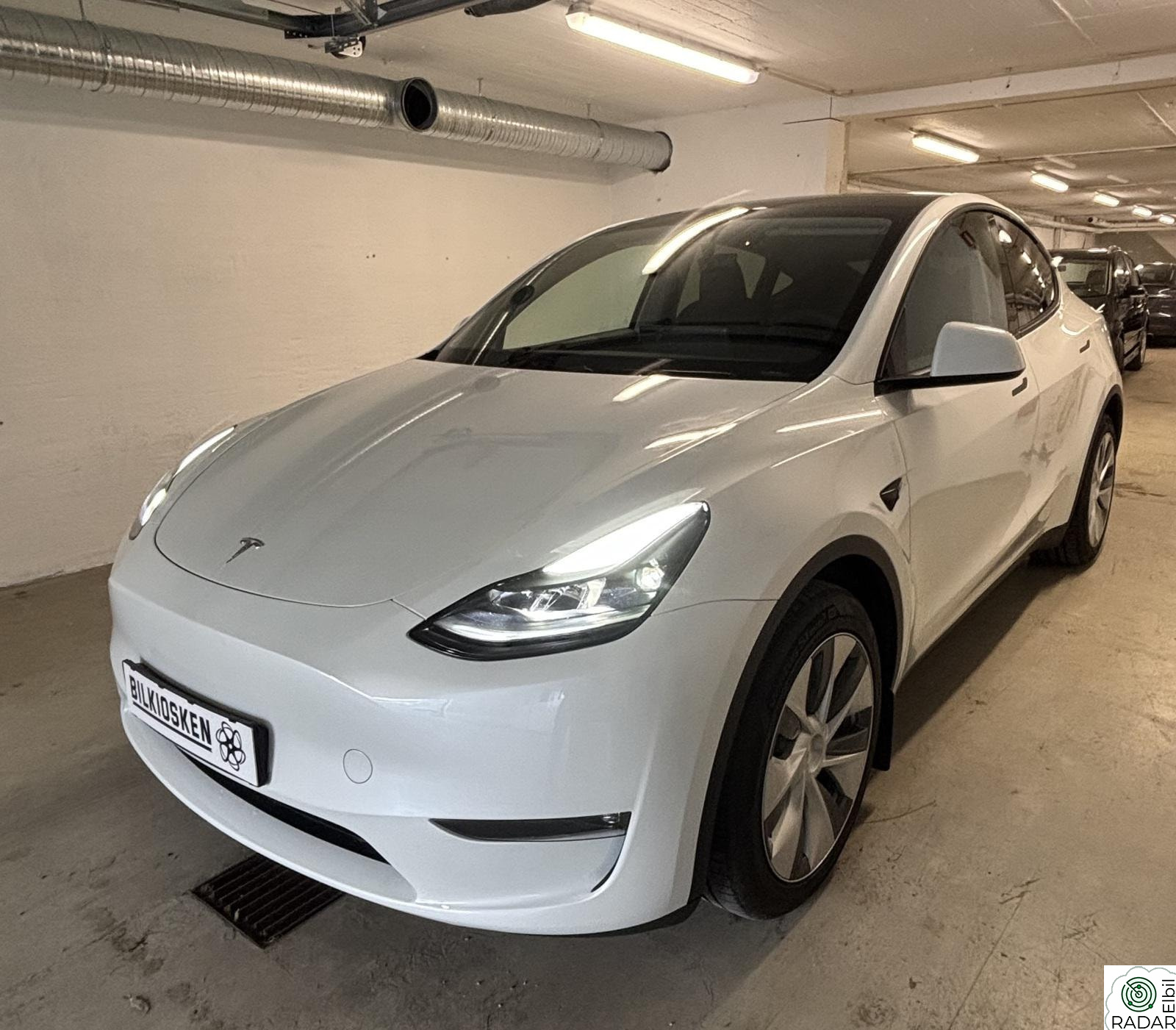 TESLA Model Y LONG RANGE AWD/PREMIUM/PANO/ACC/V.PUMPE/KROK 1300 KM!