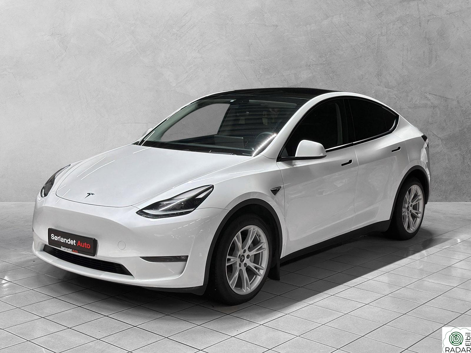 TESLA Model Y AWD LONG RANGE VARMEPUMPE SKINN H-FESTE AUTOPILOT