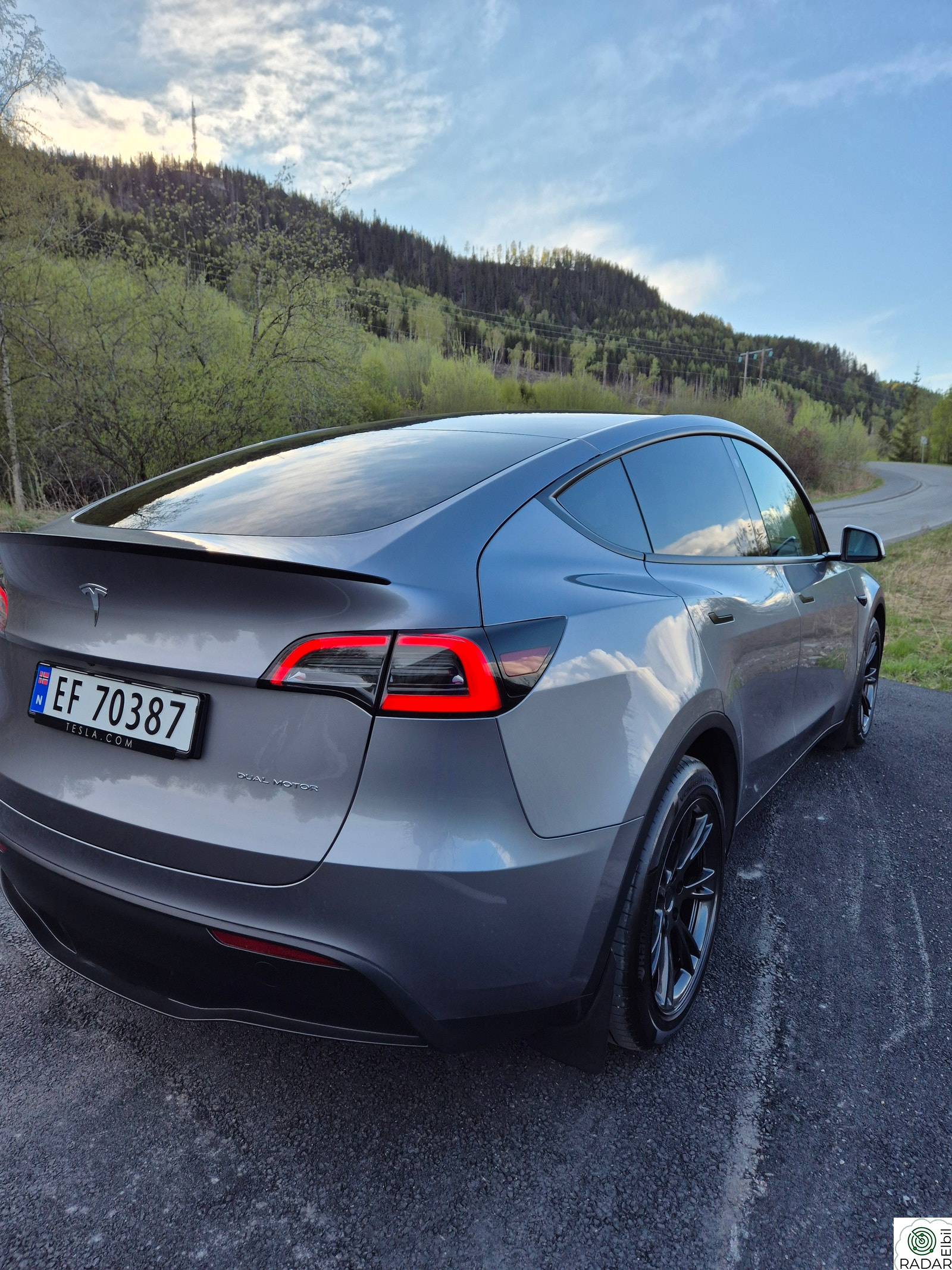TESLA Model Y Long Range AWD 533km/Quicksilver/Gemini dark/S+V ++