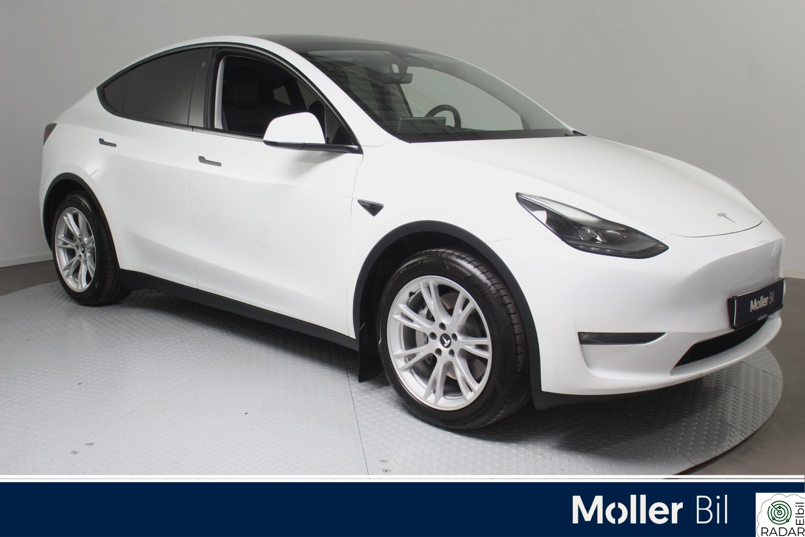 TESLA Model Y Performance AWD - R.Kam, Skinn, ACC, Krok