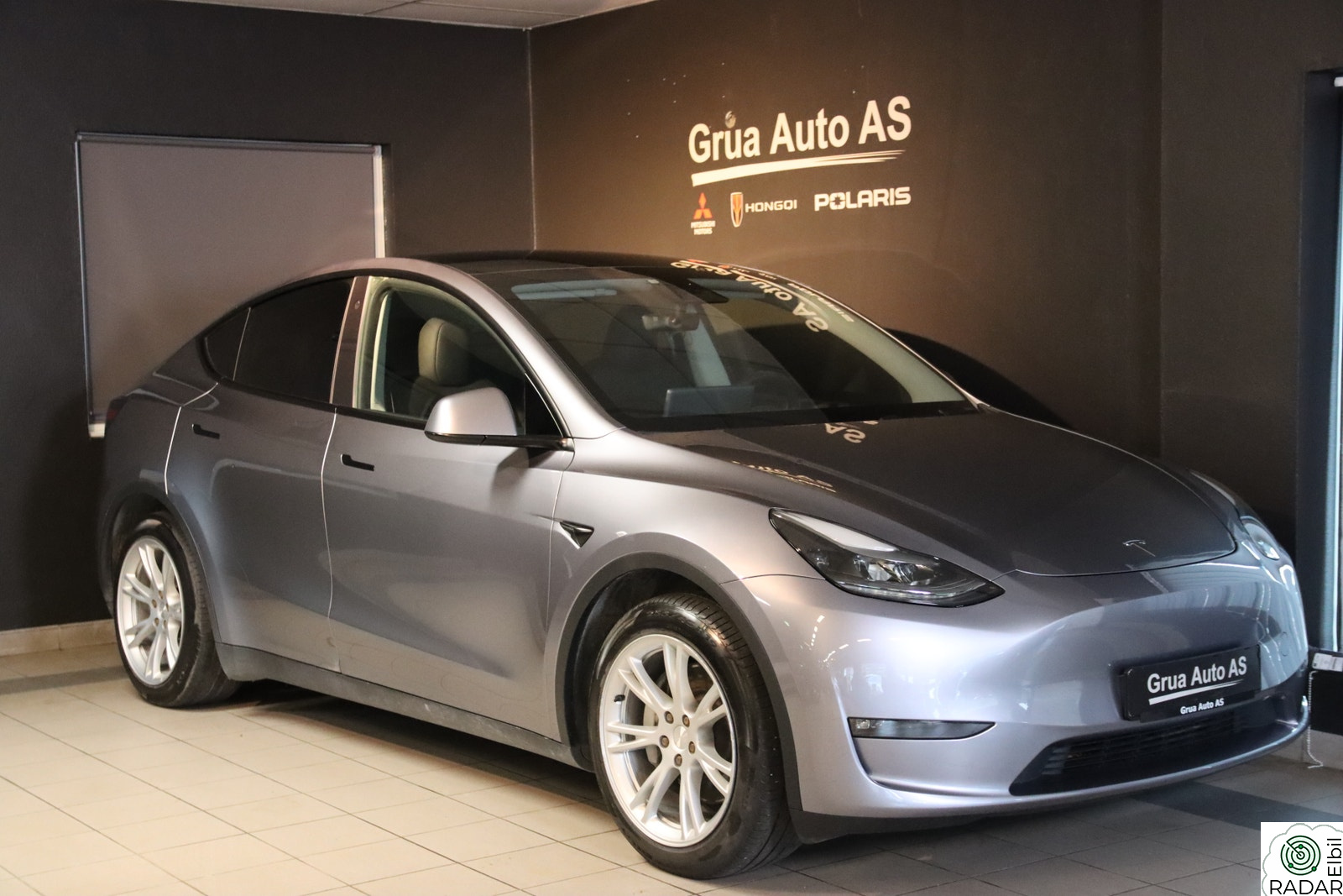 TESLA Model Y Long Range AWD ,Krok