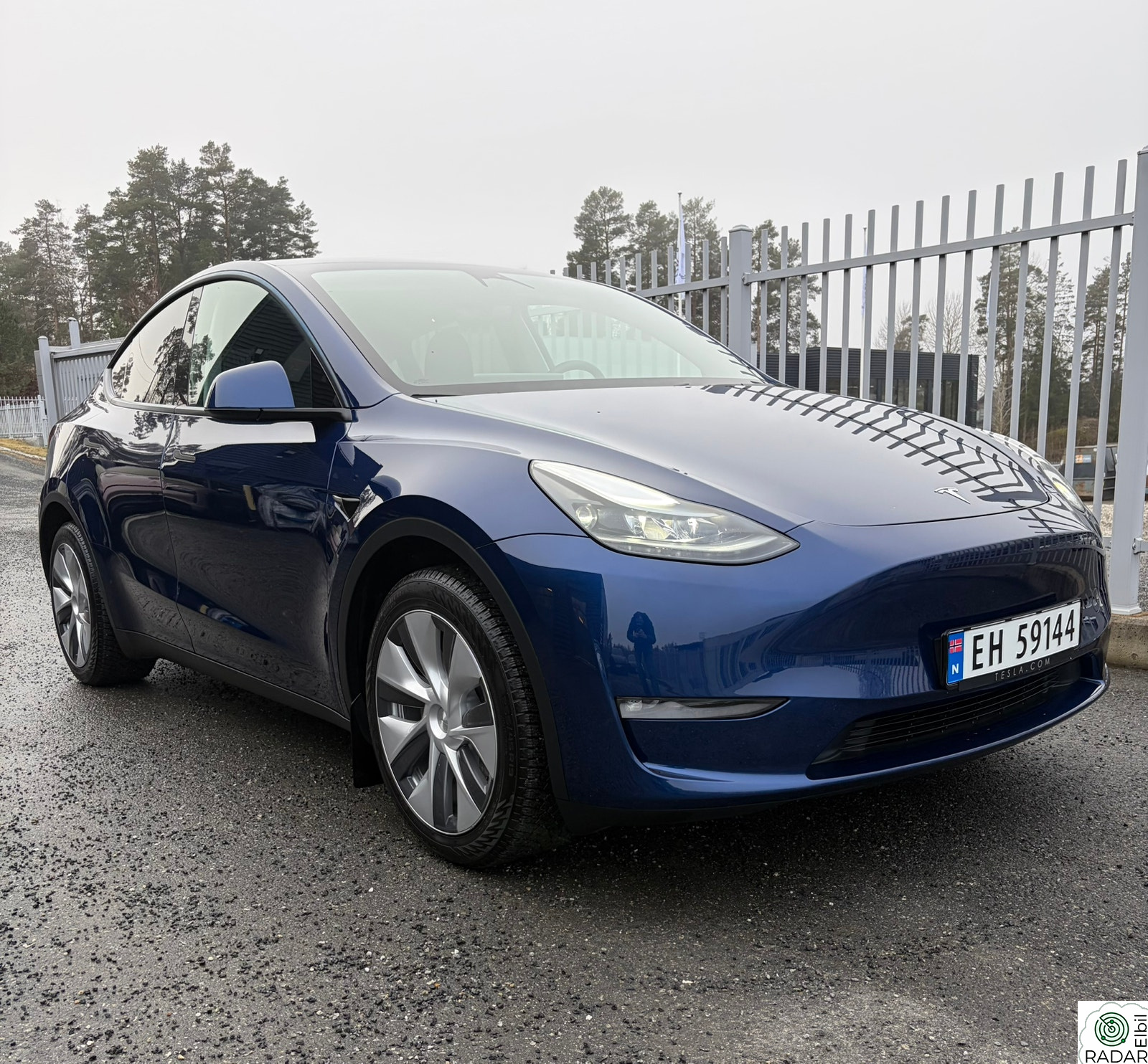 TESLA Model Y Long Range AWD - Lav km!