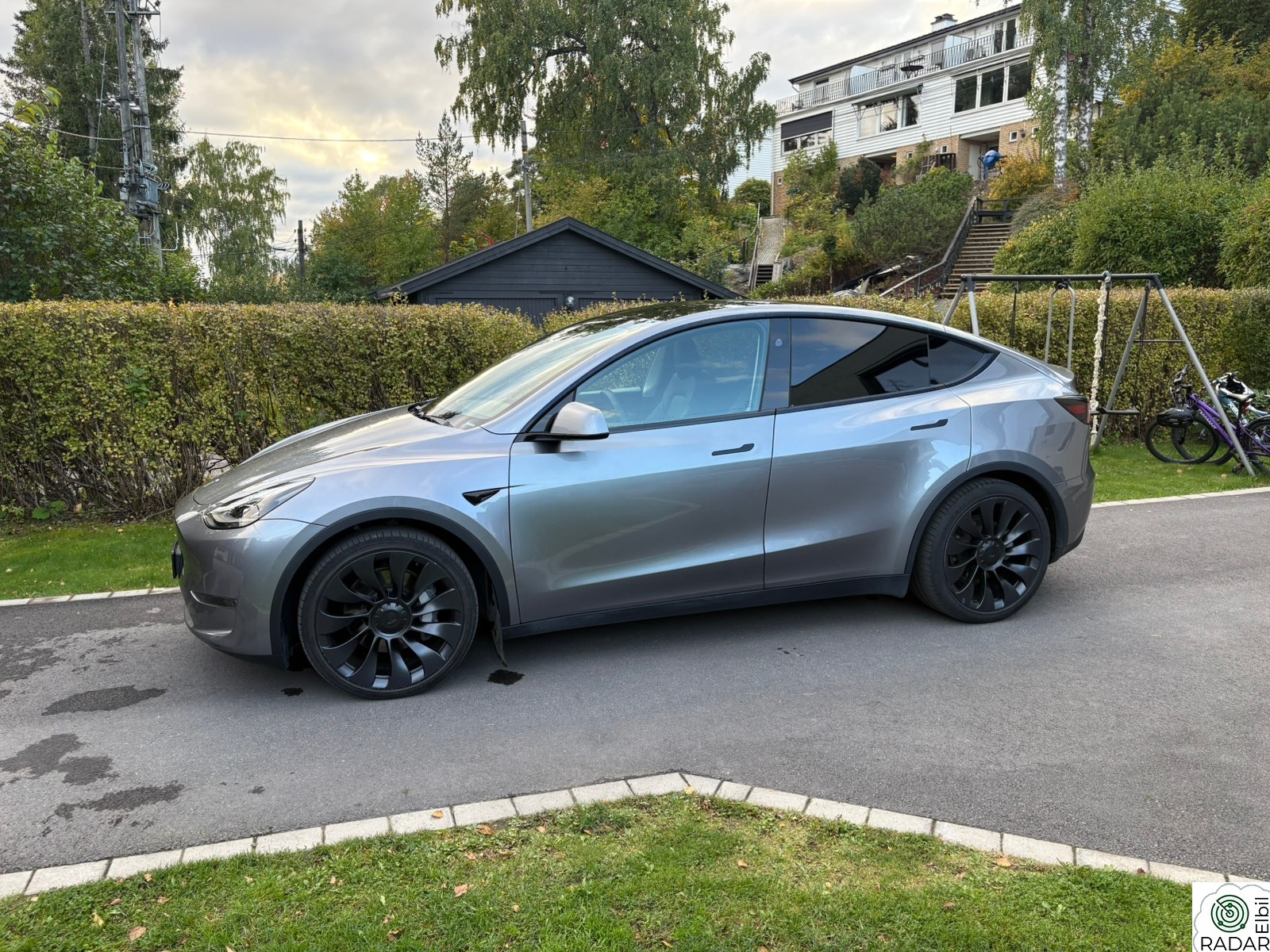 TESLA Model Y Long Range AWD 7-s.