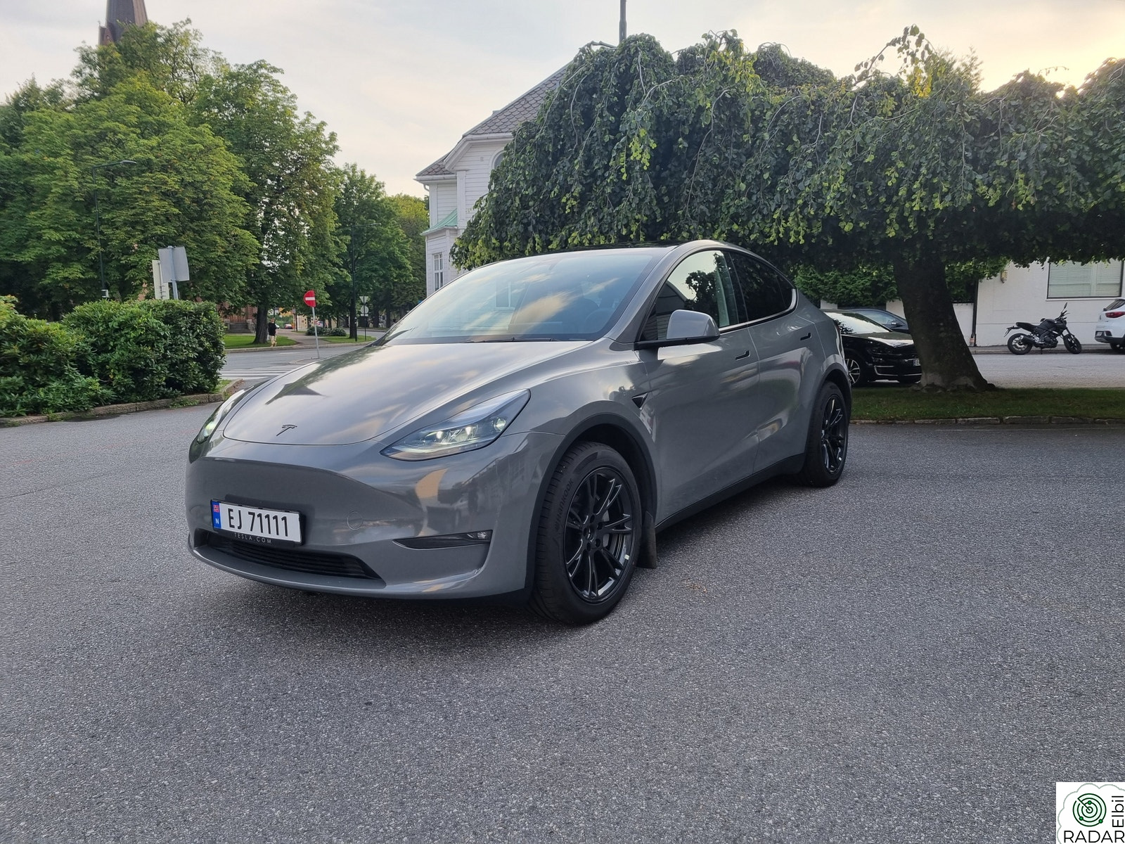 TESLA Model Y Long Range AWD