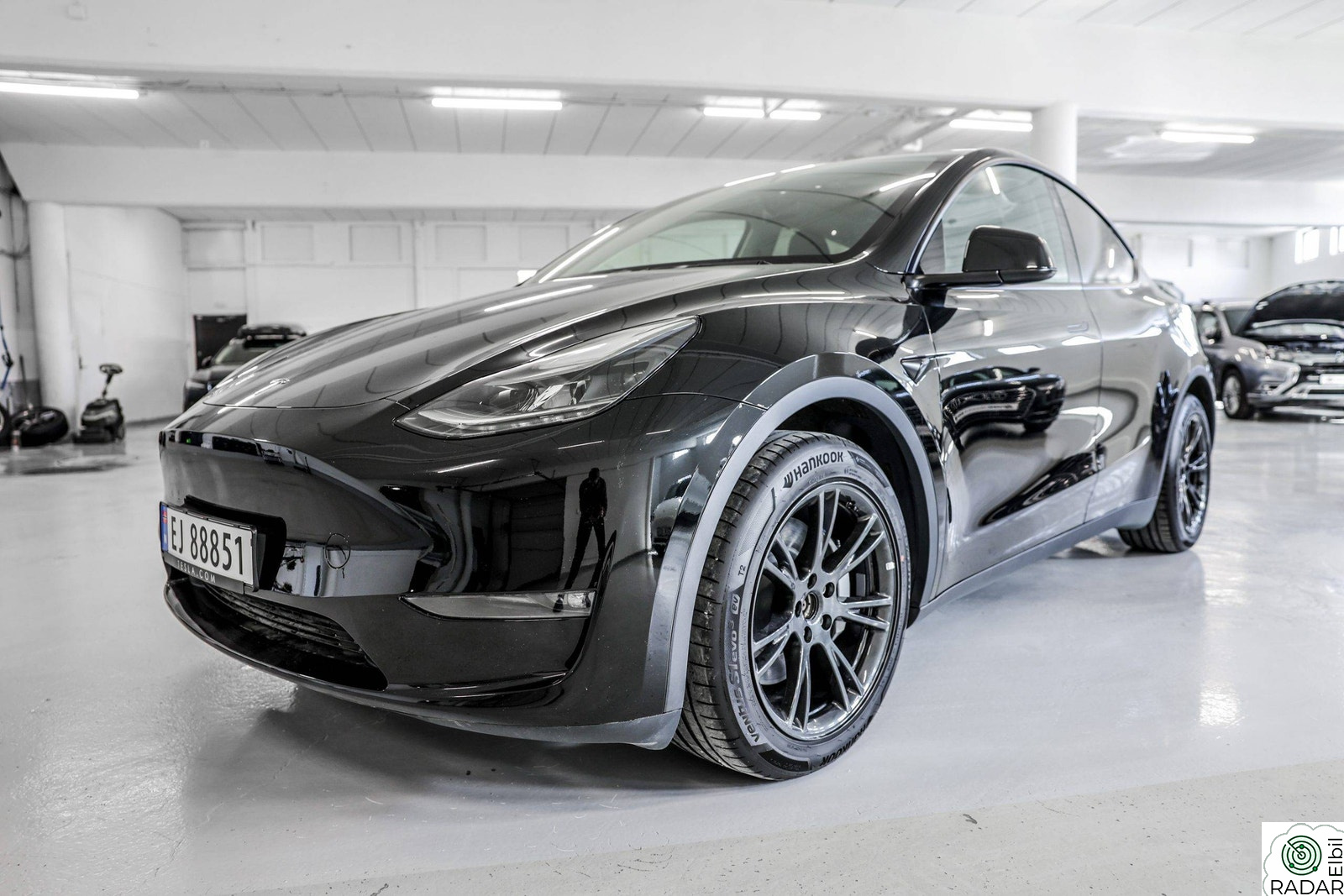 TESLA Model Y Long Range AWD 2025 - Lav km - AWD - 533 km rekkevidde