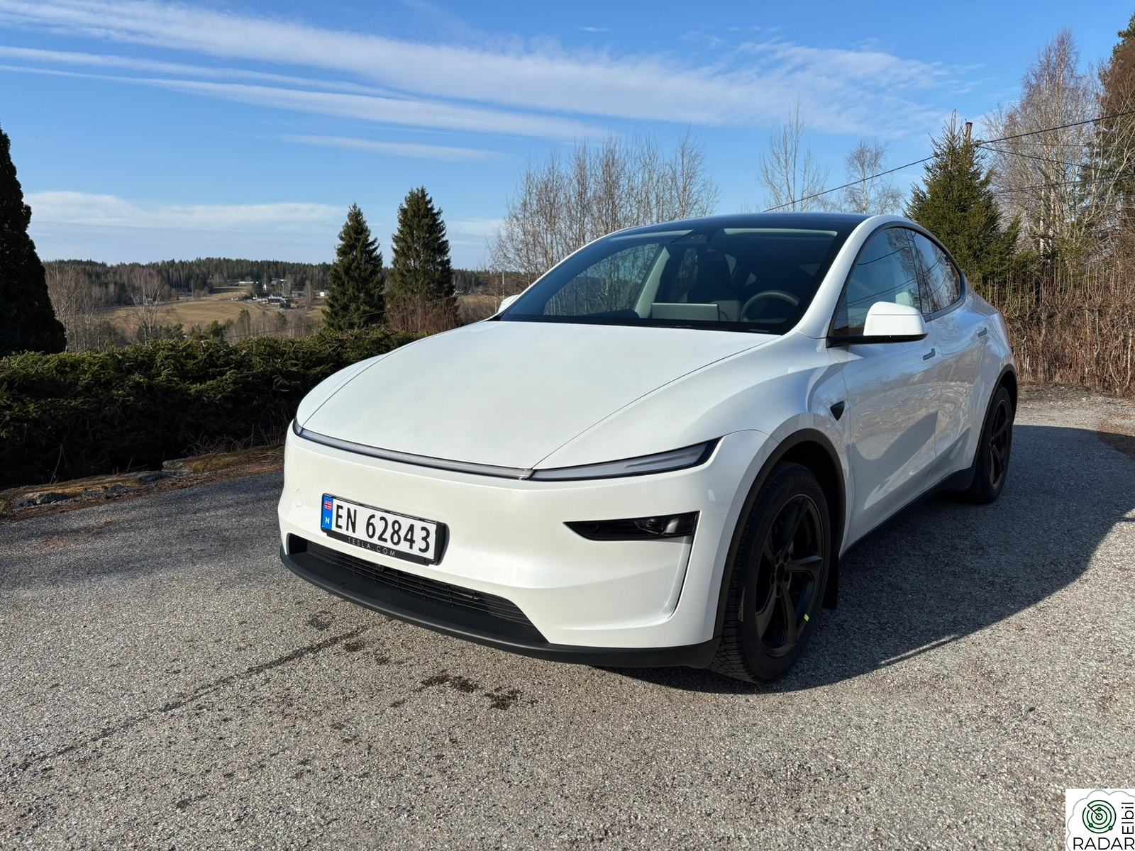 TESLA Model Y Long Range AWD. 20'' sommer, krok, kjøling,mm.