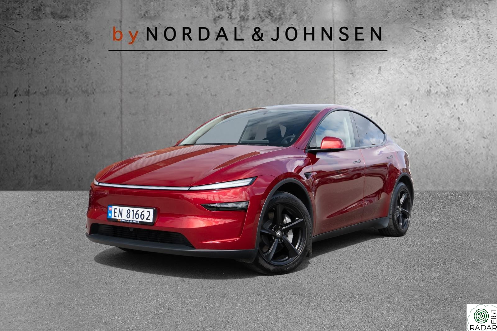 TESLA Model Y JUNIPER LONG RANGE AWD KROK AUTOPILOT PANO NETFLIX DAB+