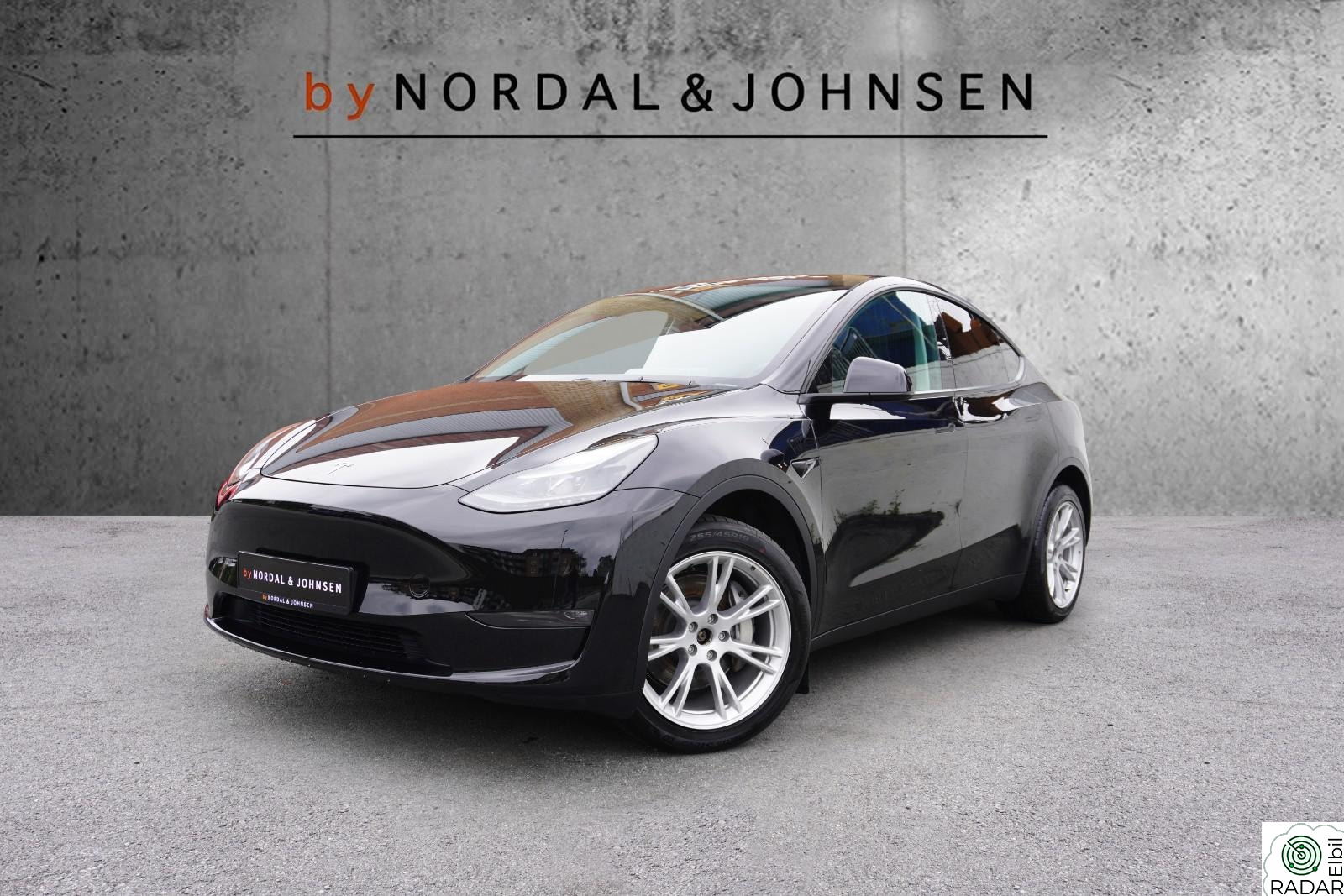 TESLA Model Y AWD LONG RANGE HENGERFESTE AUTOPILOT RATTVARME NETFLIX+