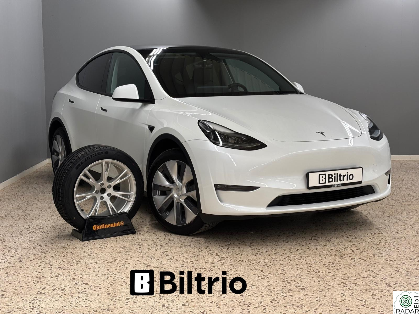 TESLA Model Y LongRange/AWD/Hengerfestet/Premium/Panorama