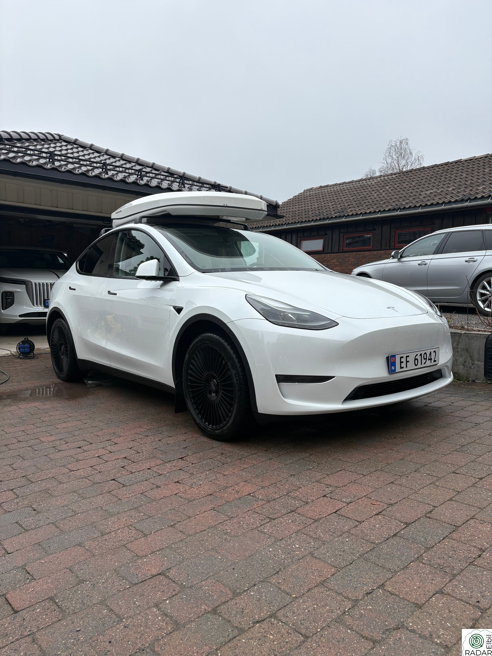 TESLA Model Y Long Range AWD (4x4)