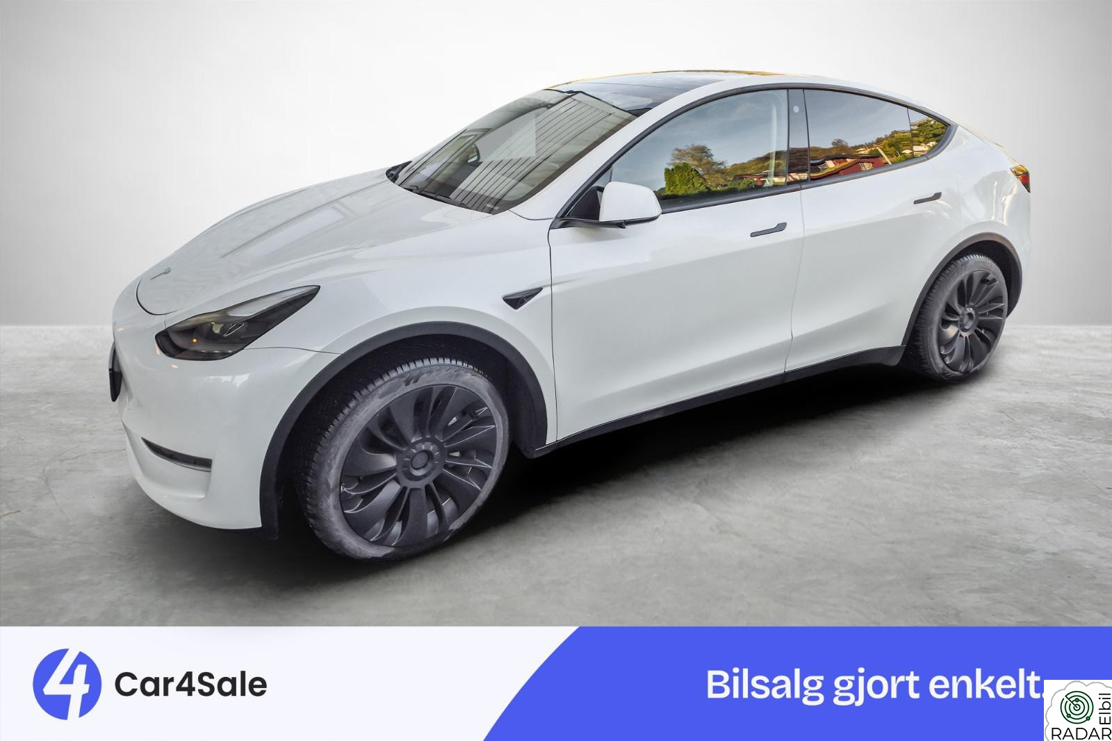 TESLA Model Y Long Range AWD 533km / AP / Krok / Premium / V.Pumpe ++