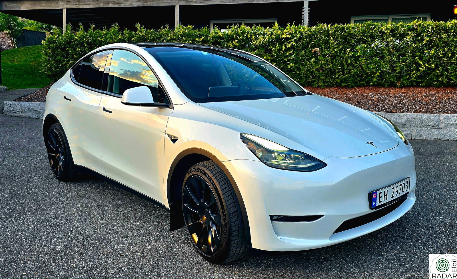 TESLA Model Y Long Range AWD Tlhengerfeste