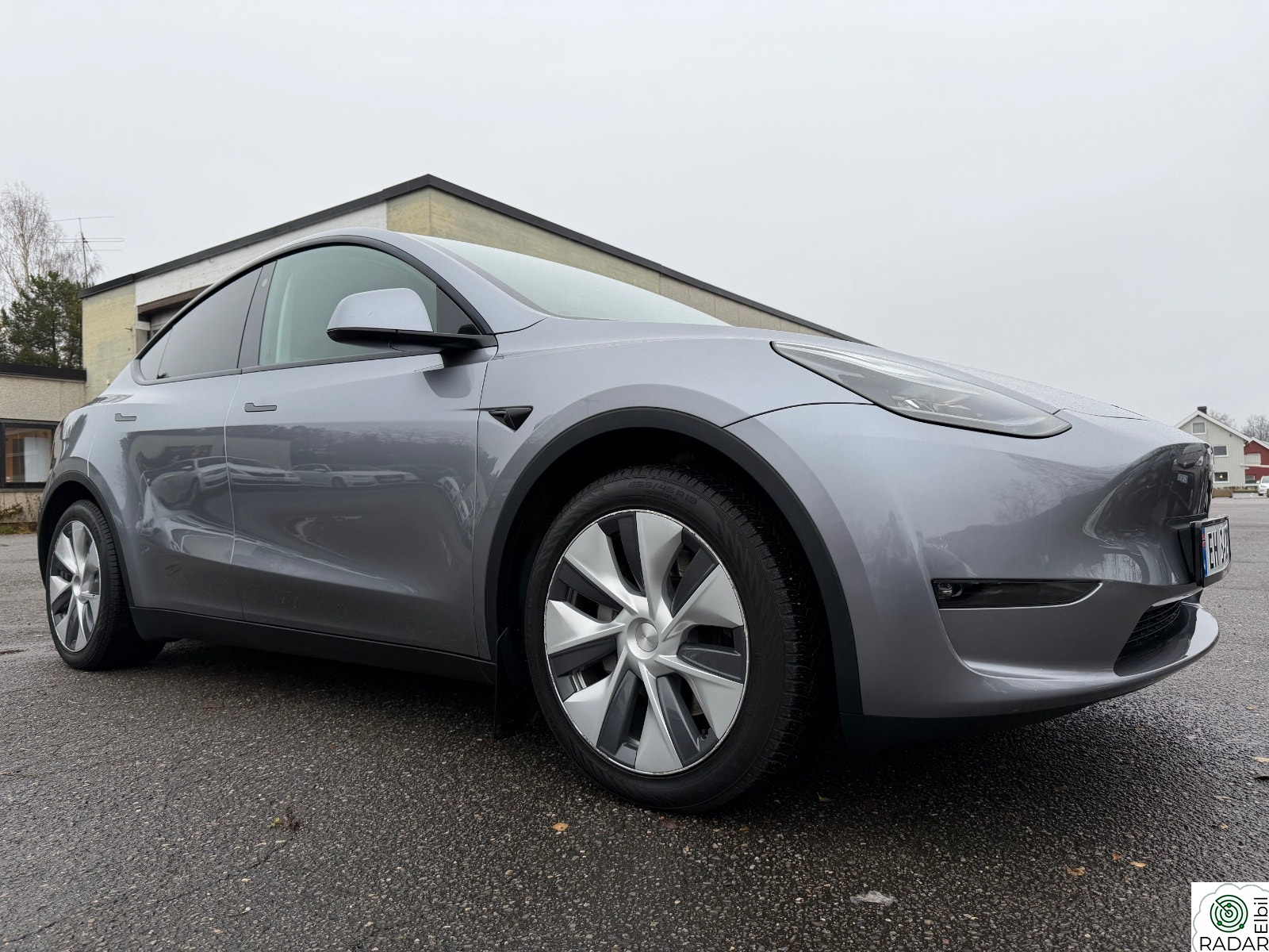 TESLA Model Y LONG RANGE AWD/AP/SKINN/H.FESTE/KAMERA/PREMIUM/PANO/S+V