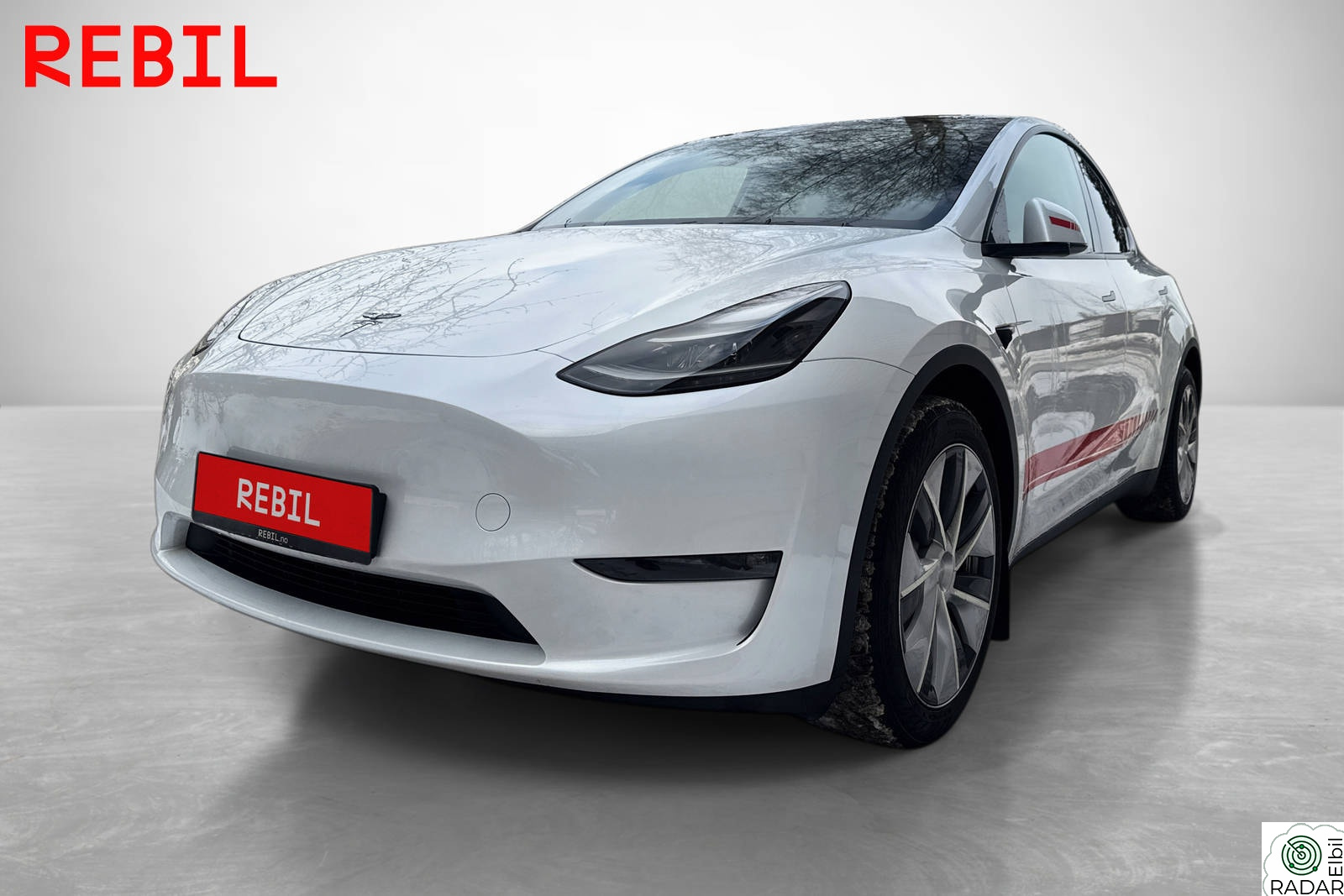 TESLA Model Y Long Range/AWD/533km/AMD/Pano/Autopilot/Krok/Memory/Var