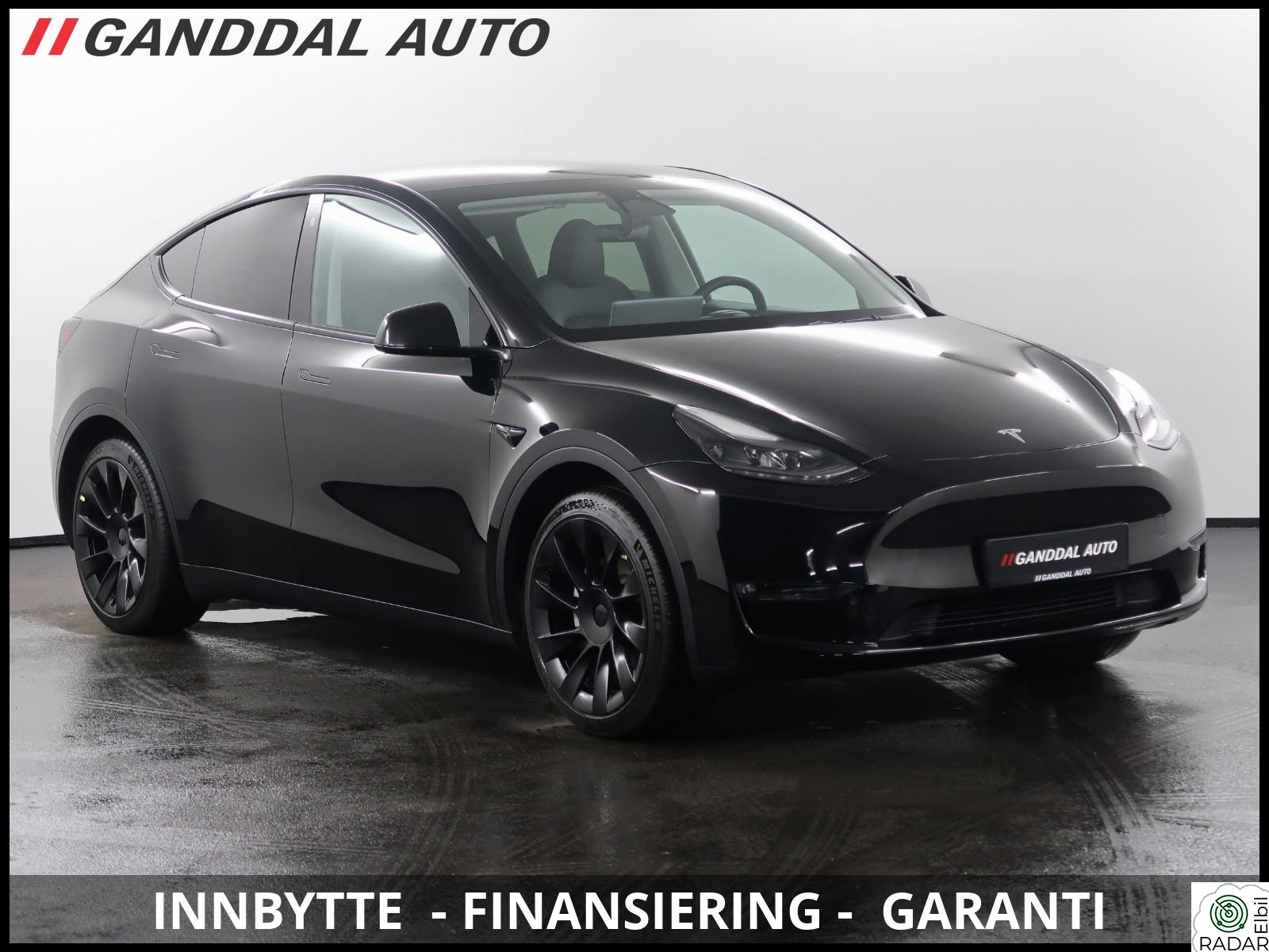 TESLA Model Y LONGE RANGE AWD 20" / KAMERA / SKINN / ACC / PANO +++