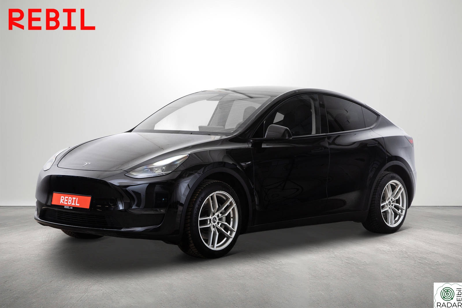 TESLA Model Y 533km(WLTP)/LR/AWD/Ryzen/Navi/R.kam/Pano/AP/V.pumpe
