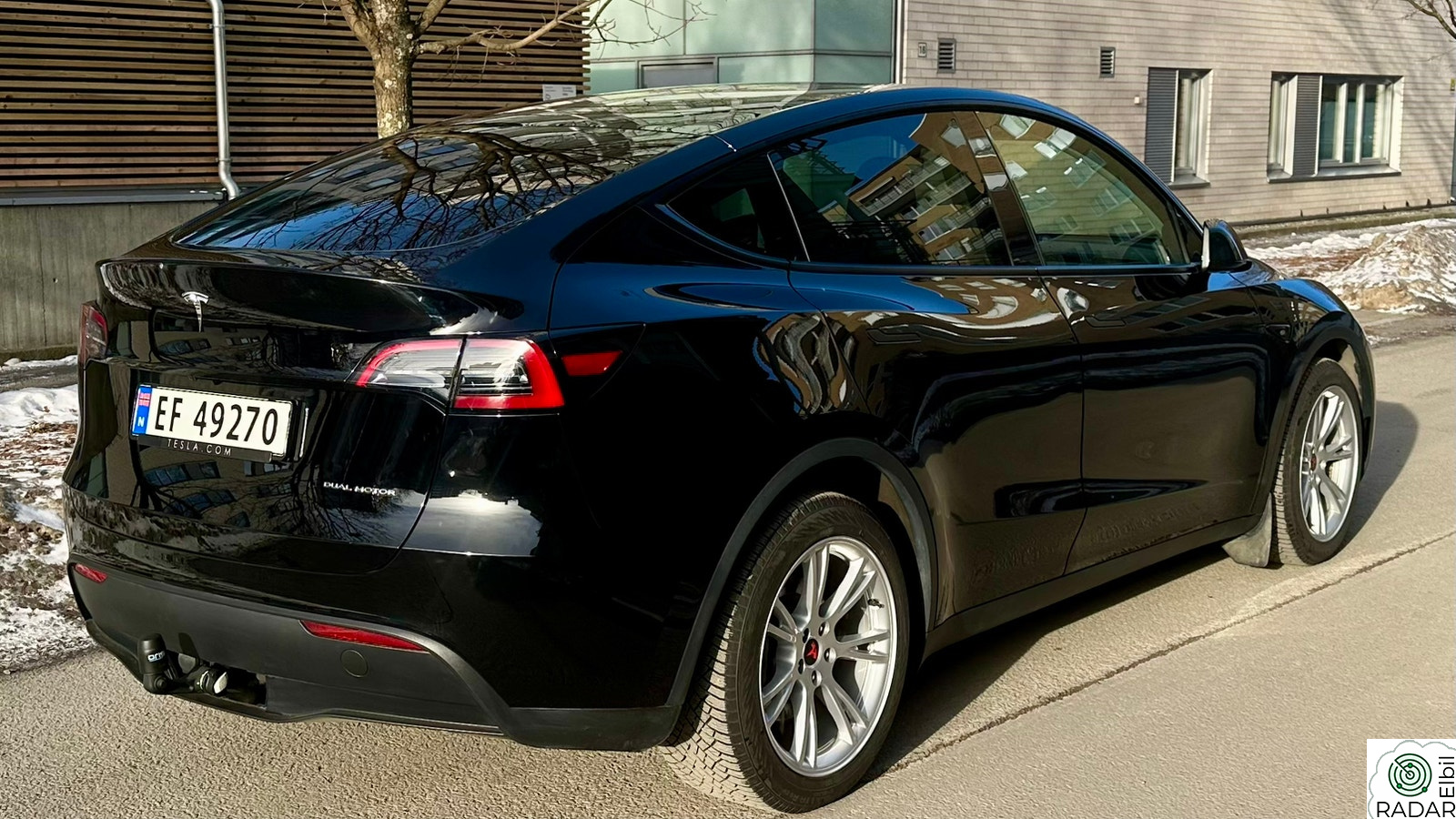 TESLA Model Y LONG RANGE AWD BERLIN // Solid Black, 20" Induction